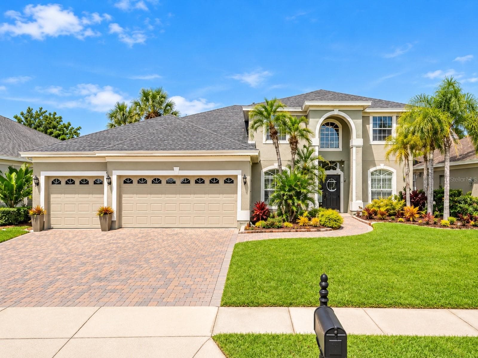 2927 CURVING OAKS WAY