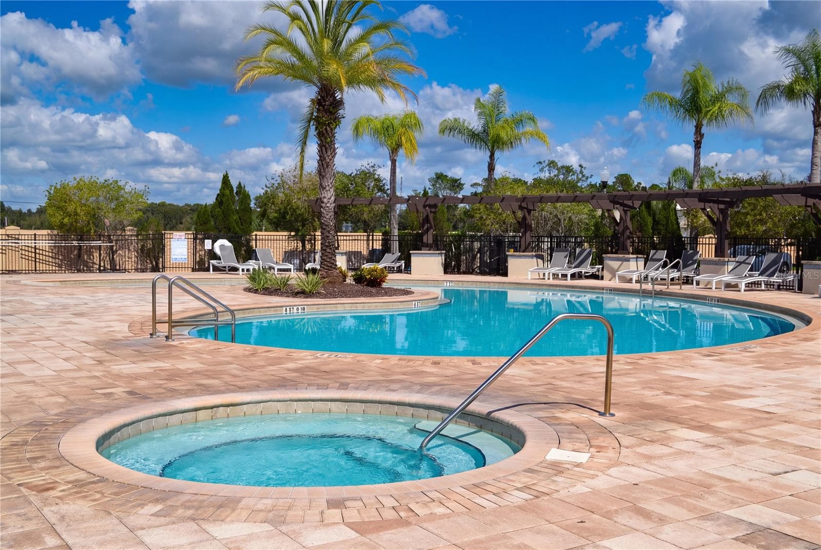 Community Pool & Spa - WEST LUCAYA VILLAGE, KISSIMMEE