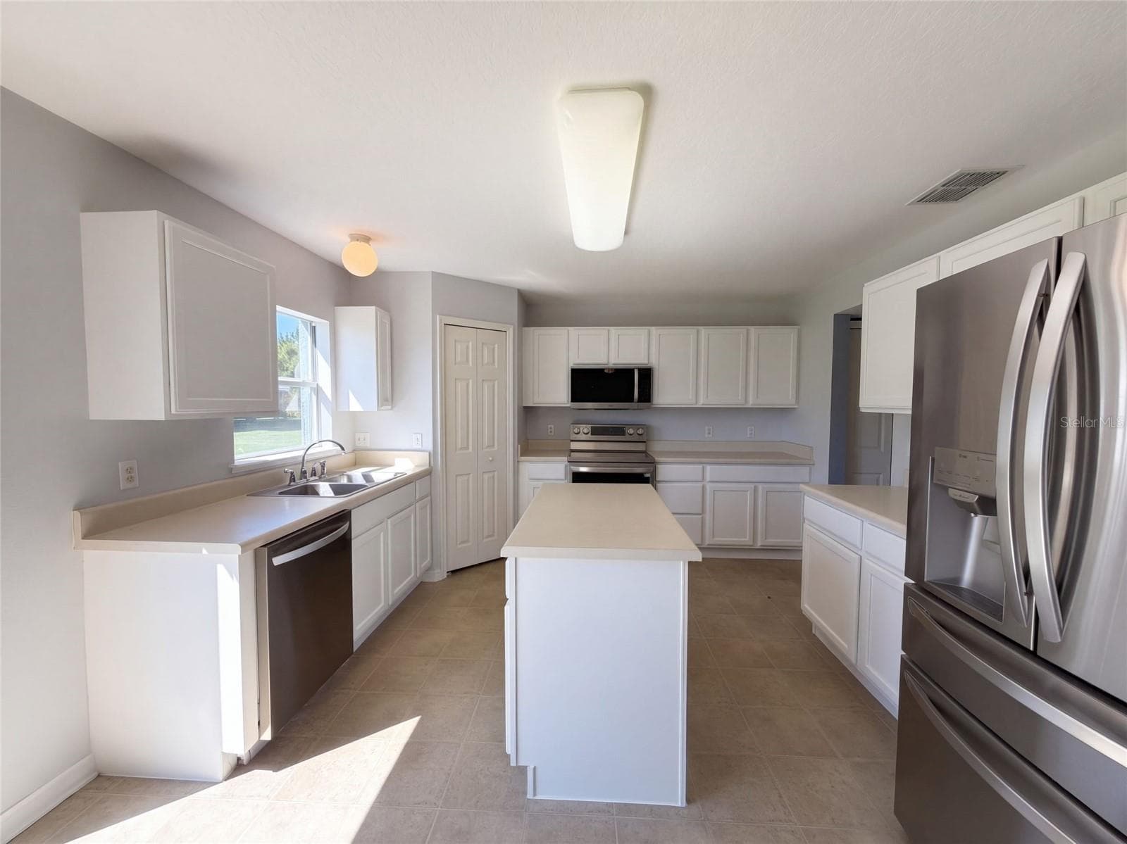 Single Family Residence at 10 FREELAND LN, PALM COAST, photo 2 of 28