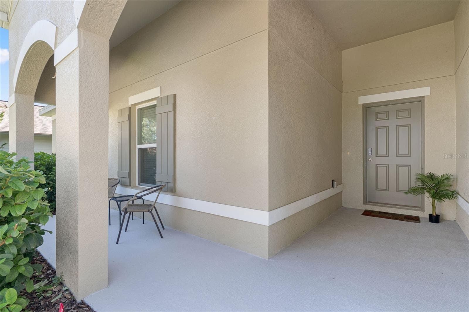 Covered Entry Area - 35040 SMOKETREE LN, DADE CITY