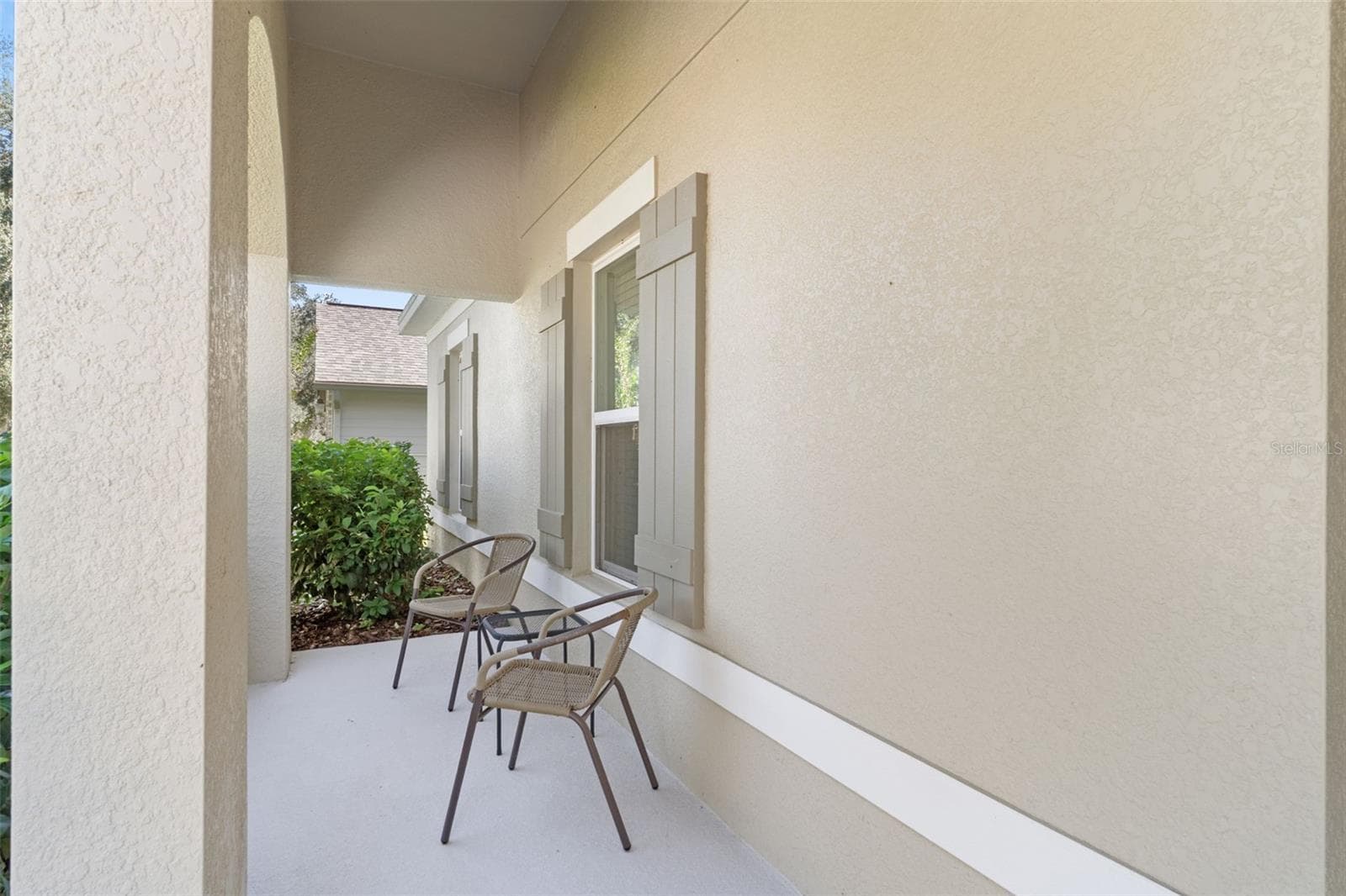 Covered Front Porch - 35040 SMOKETREE LN, DADE CITY