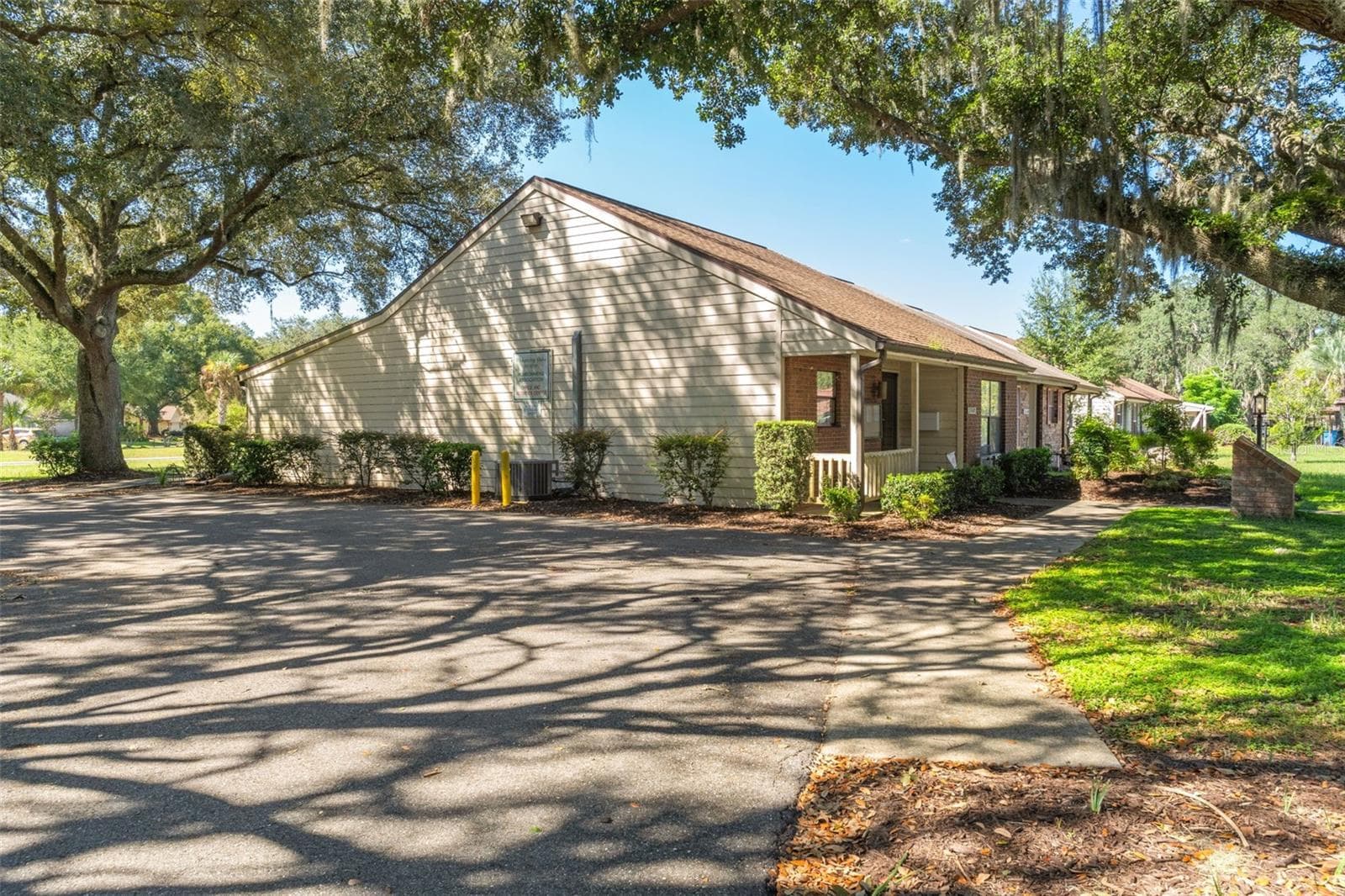 HOA Villa Parking Lot - 35040 SMOKETREE LN, DADE CITY