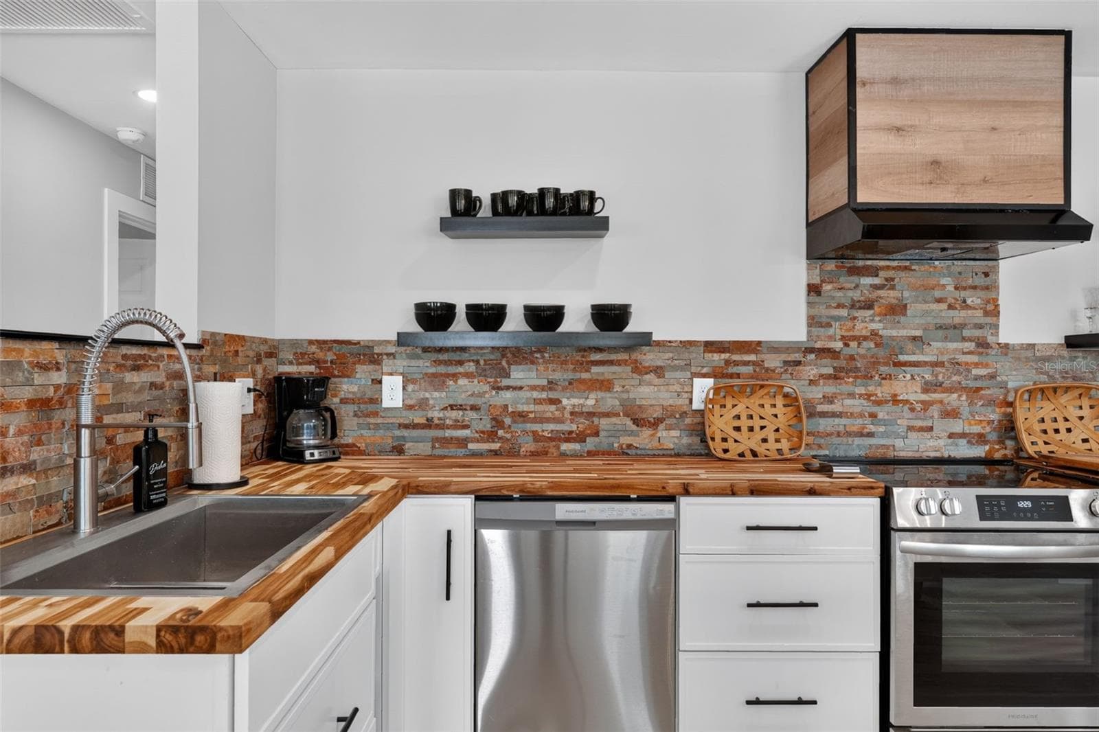 Kitchen - 1210 CASA BONITA AVE, RUSKIN