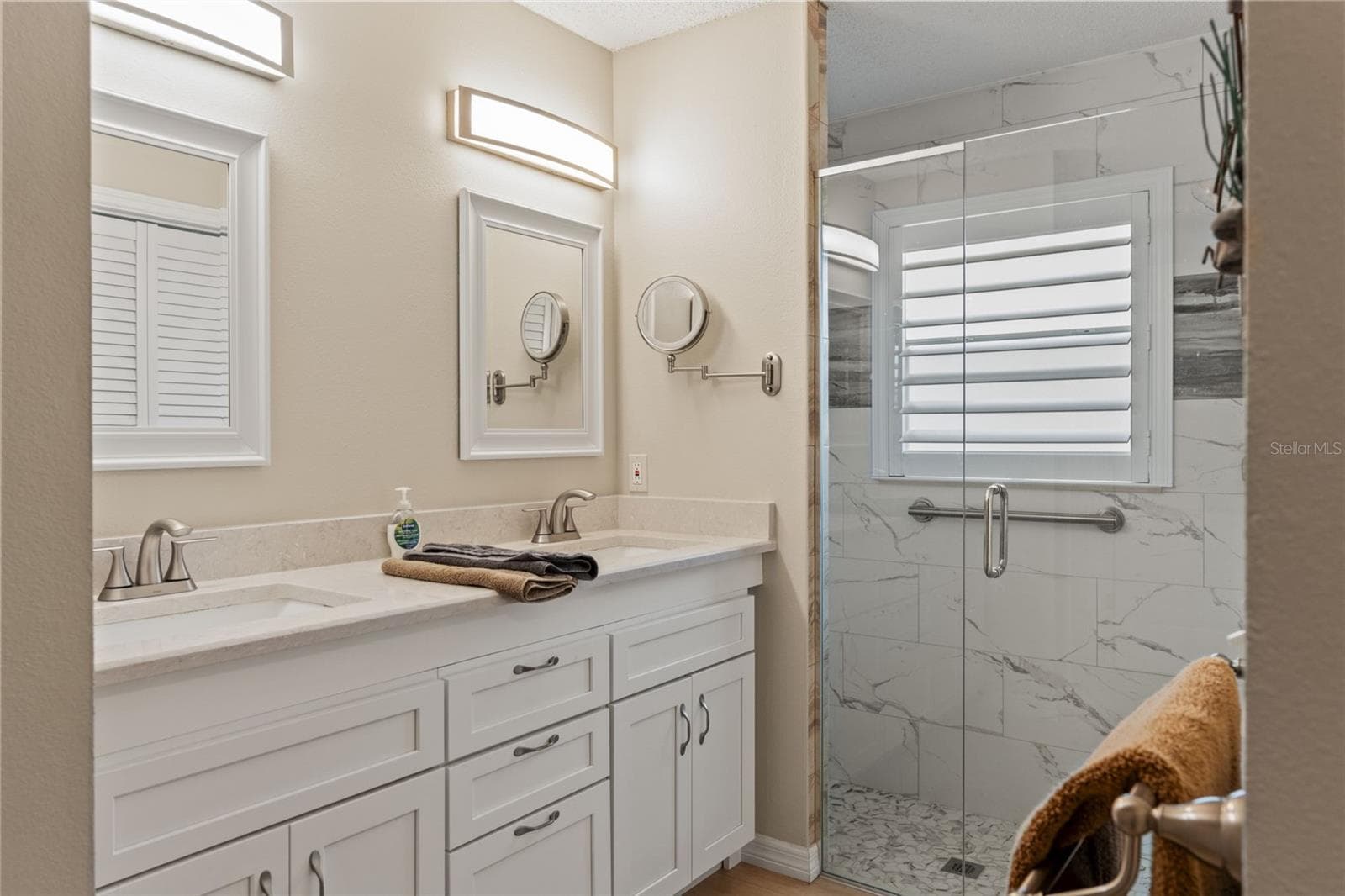 Dual sinks, shower - 7350 ROSEMONT LN, SPRING HILL