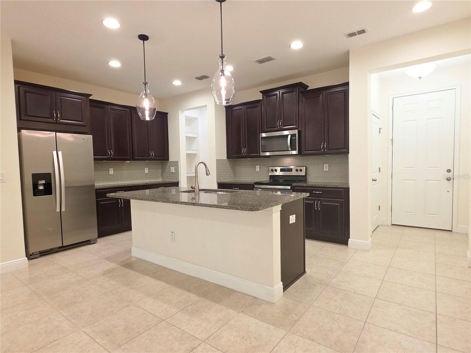 Townhouse at 14243 DAMSELFLY DR, TAMPA, photo 7 of 64