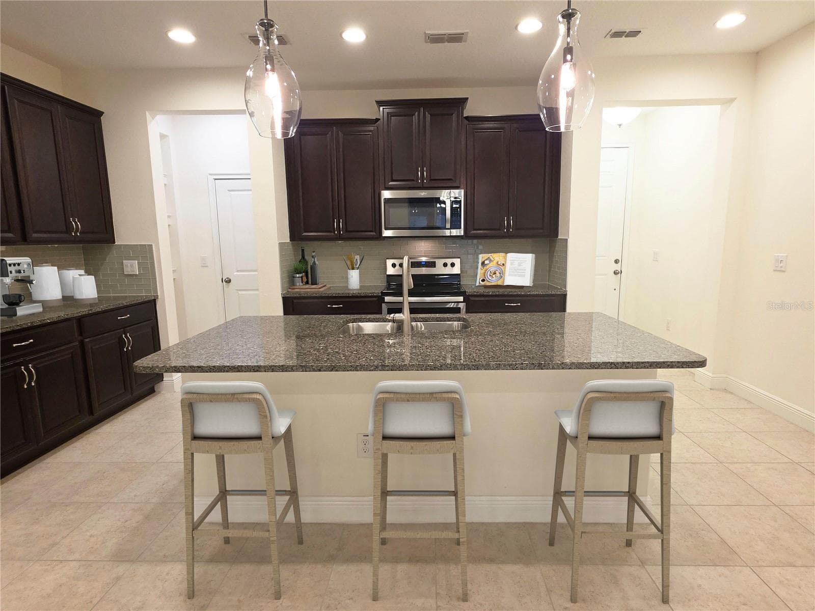 Townhouse at 14243 DAMSELFLY DR, TAMPA, photo 8 of 64