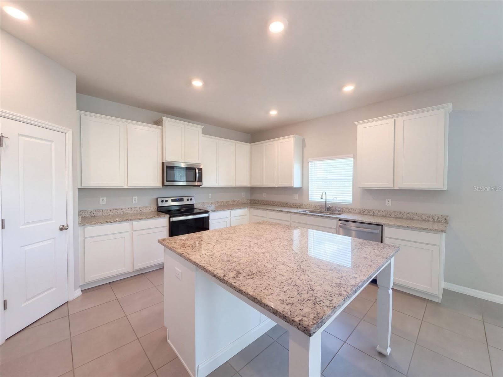 Single Family Residence at 585 BARRIER REEF ST, RUSKIN, photo 8 of 69