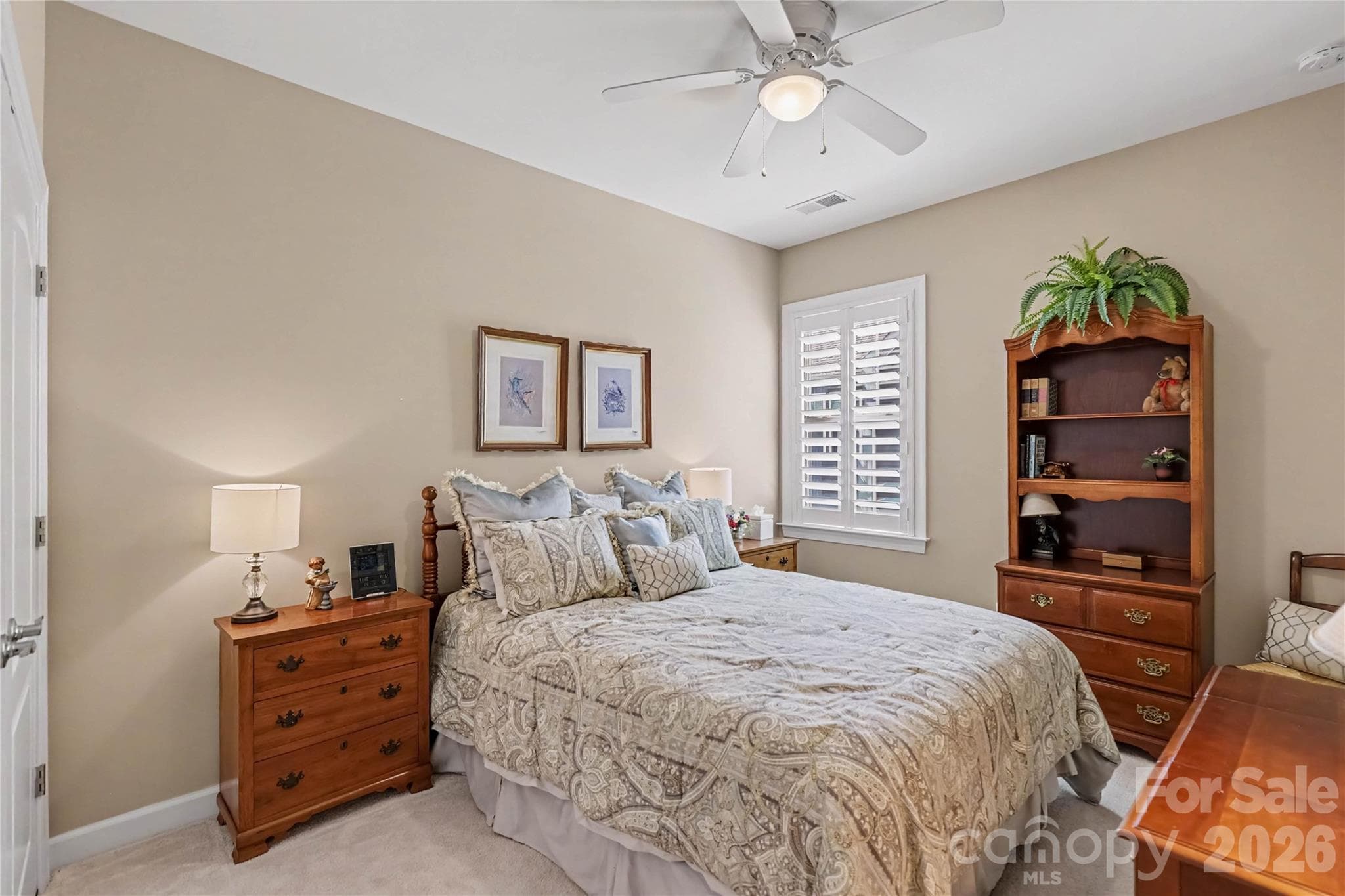 Bedroom 2 with en-suite bathroom - 1567 Tranquility Boulevard, Lancaster