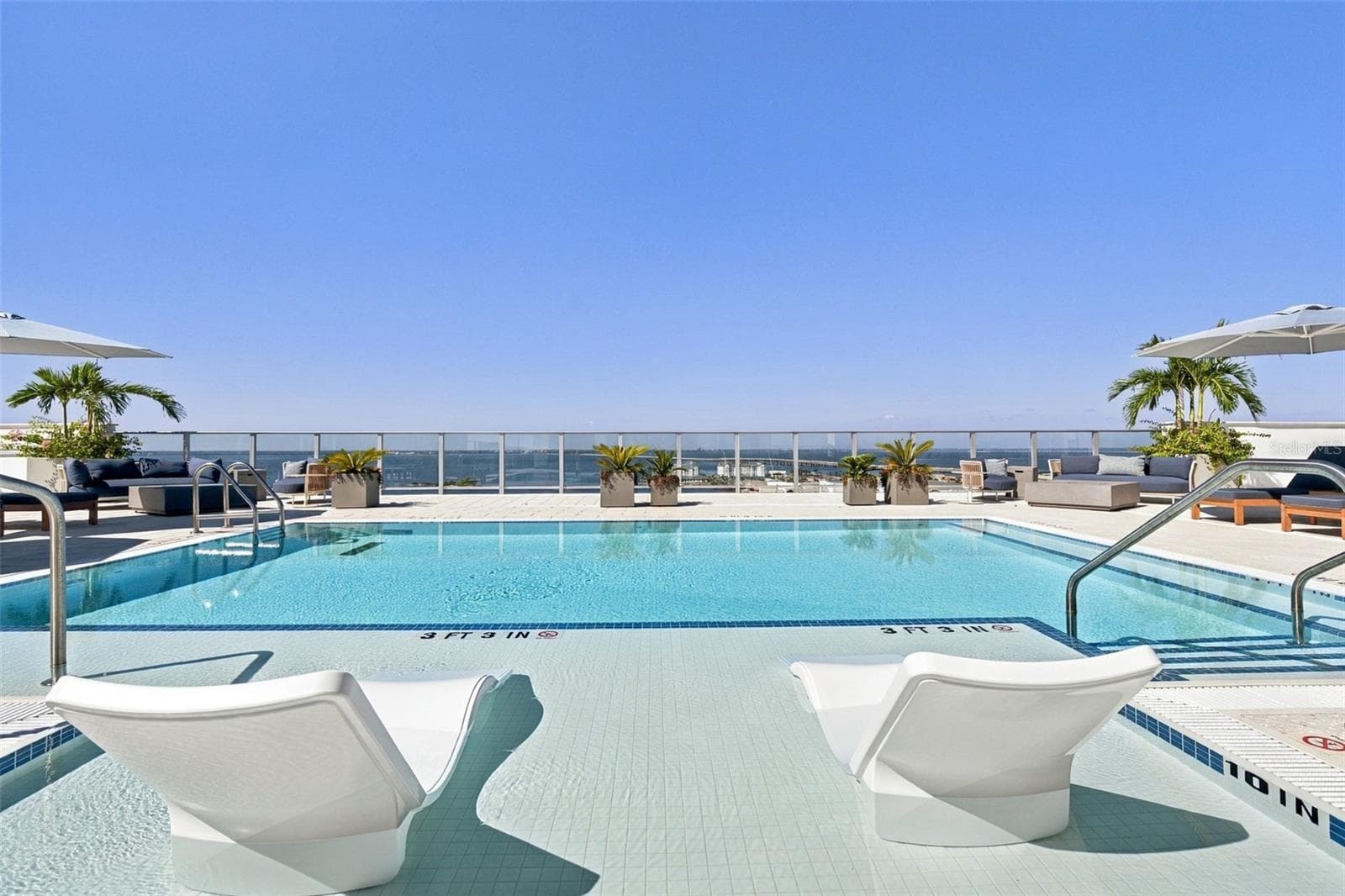 Rooftop Pool - 5713 BOWEN DANIEL DR #1504, TAMPA