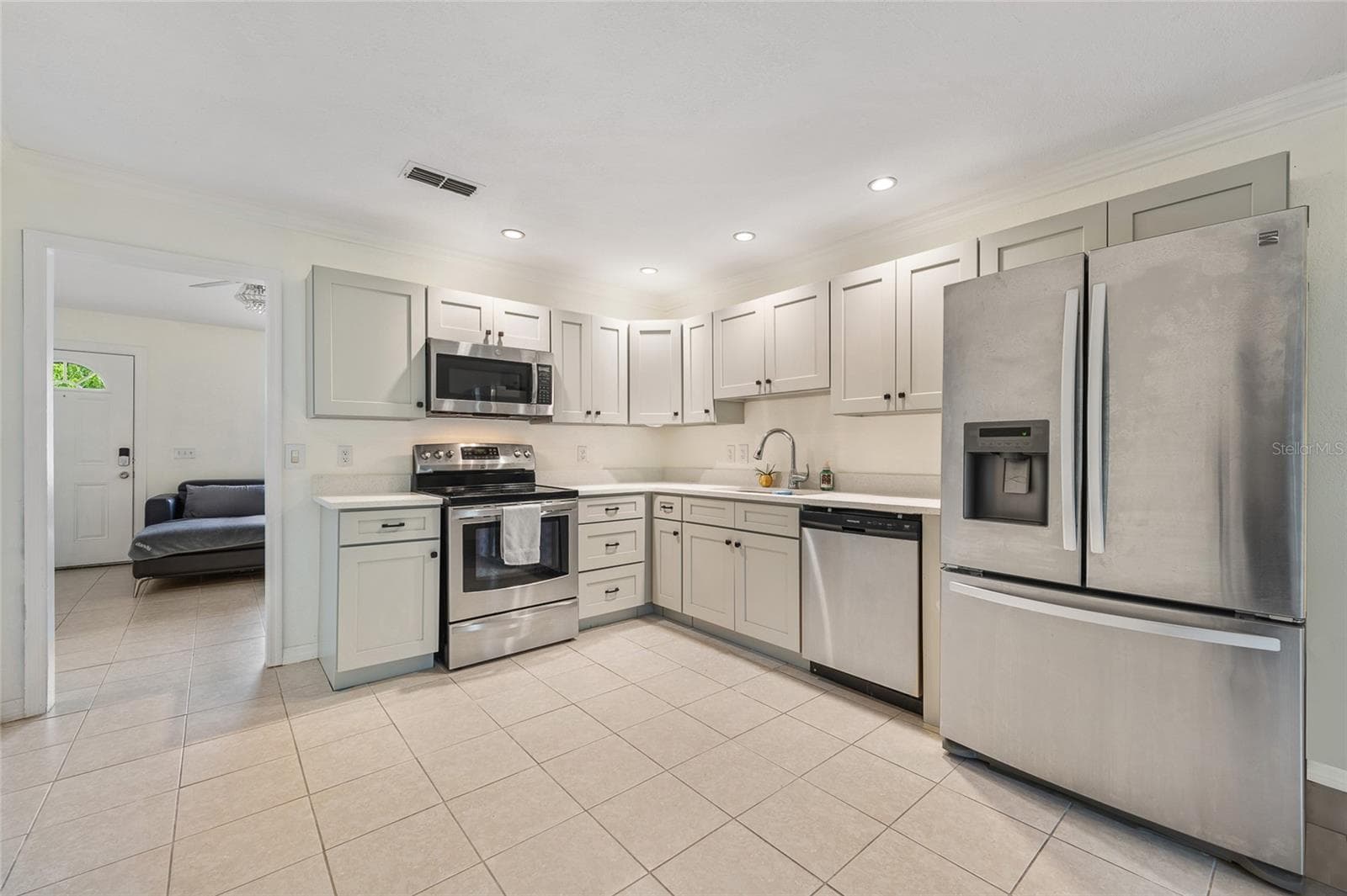 Kitchen area leading to living room. - 2040 E TRIANGLE DR, LONGWOOD