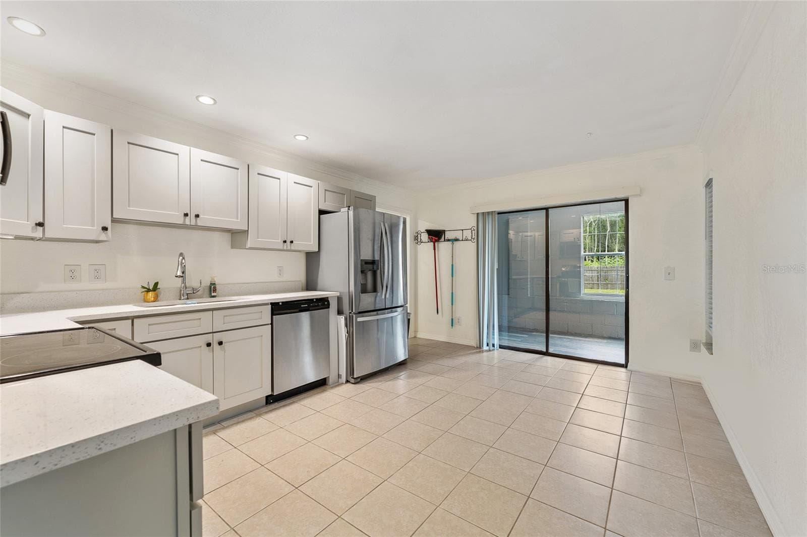 Kitchen view leading to back porch area. - 2040 E TRIANGLE DR, LONGWOOD