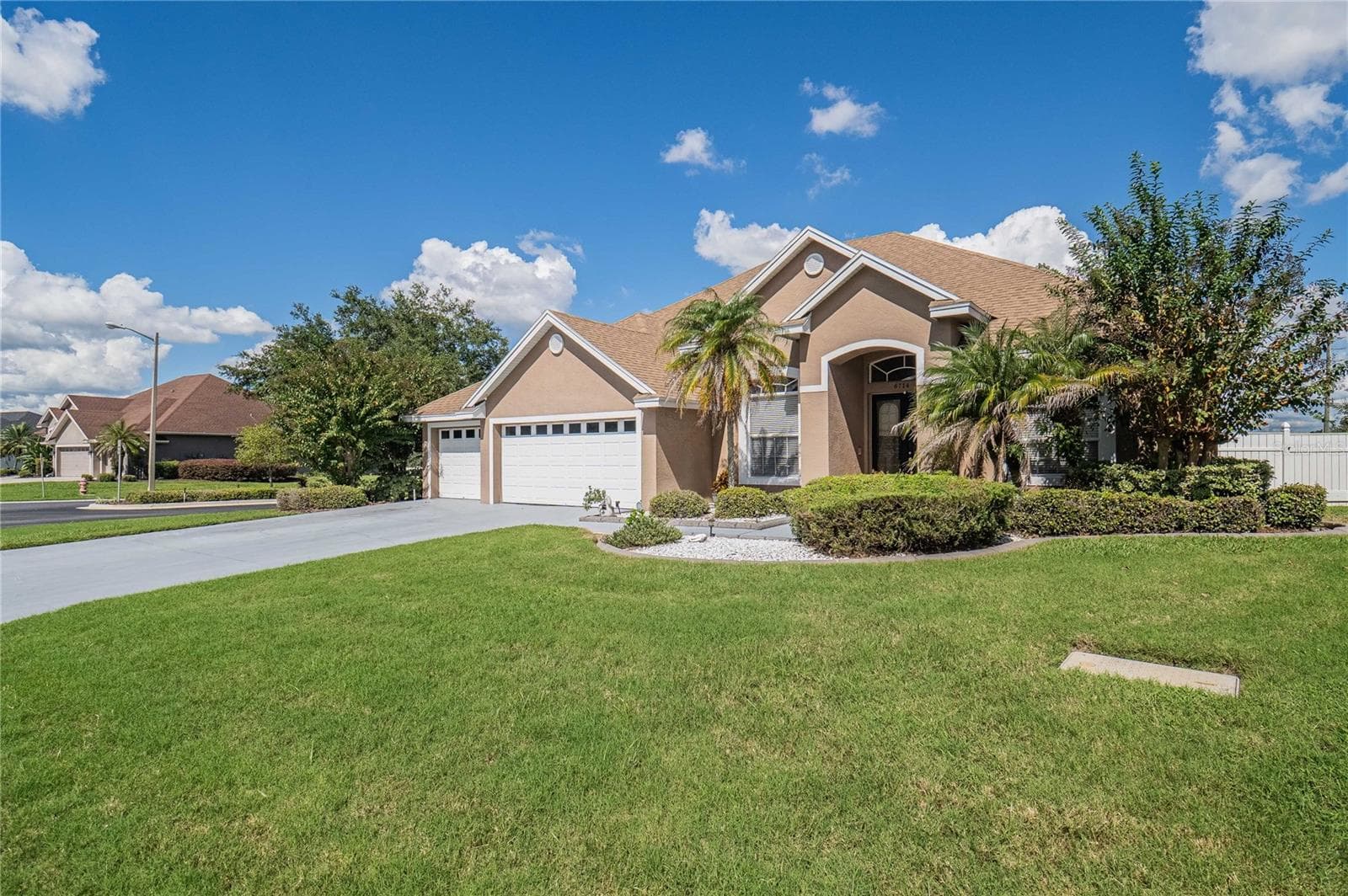Single Family Residence at 6714 HARTSWORTH DR, LAKELAND, photo 2 of 46
