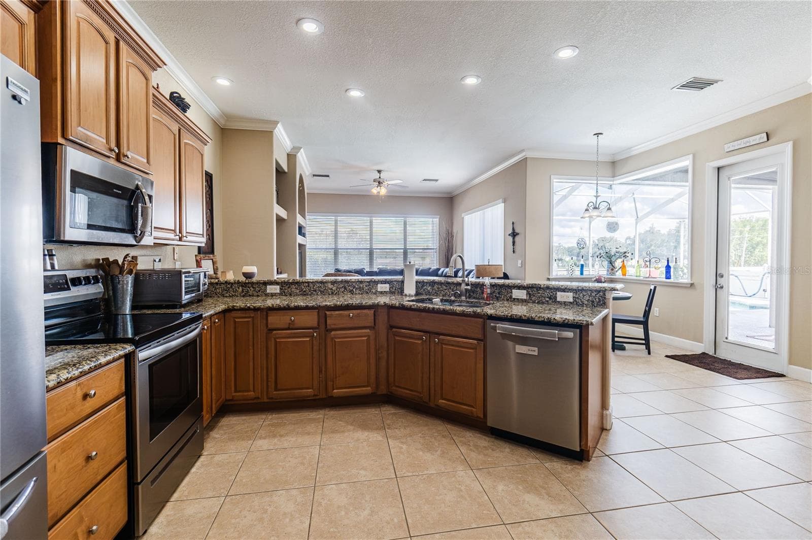 Single Family Residence at 6714 HARTSWORTH DR, LAKELAND, photo 18 of 46