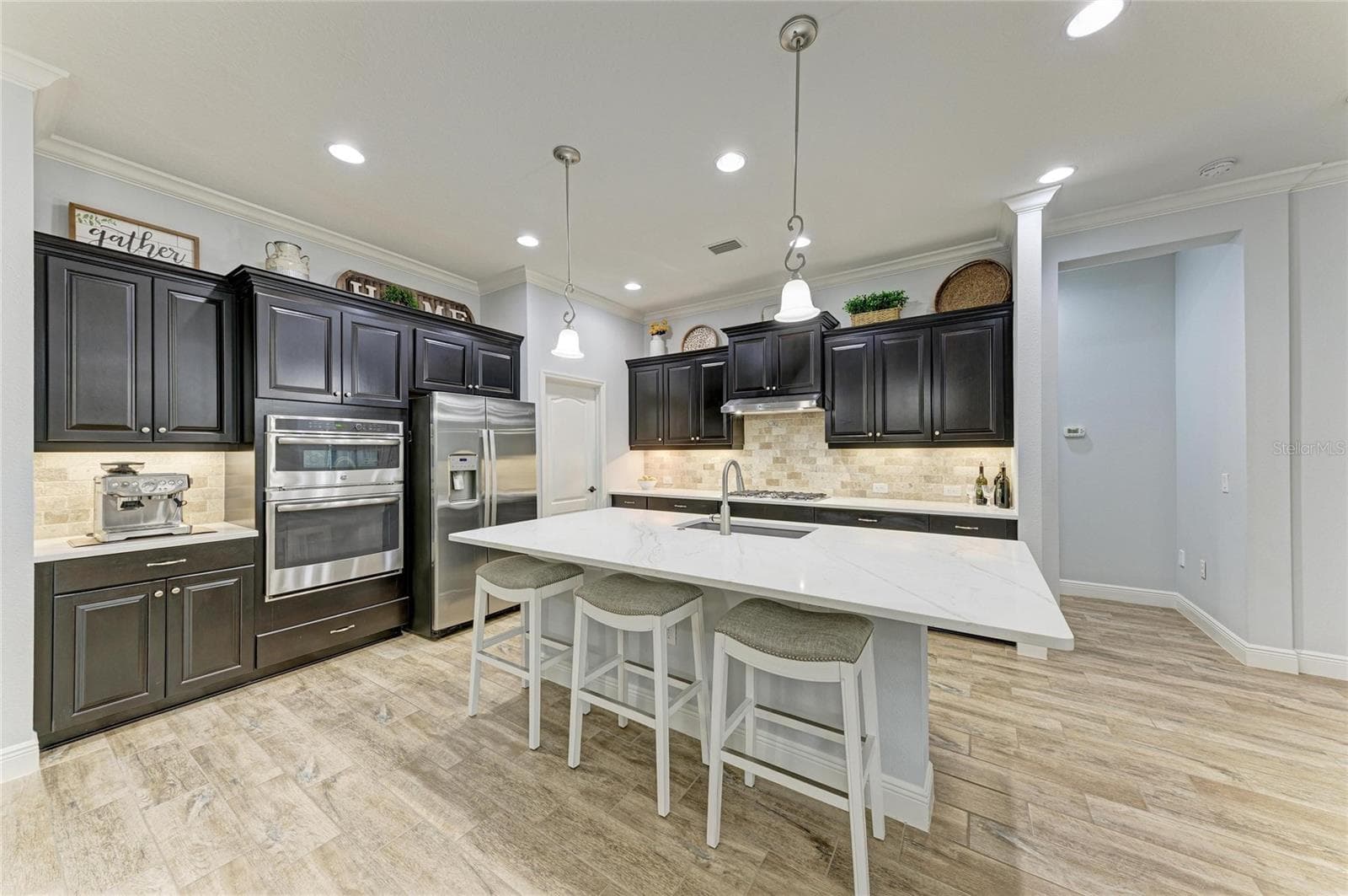 UPDATED KITCHEN - 12642 HARNEY ST, VENICE