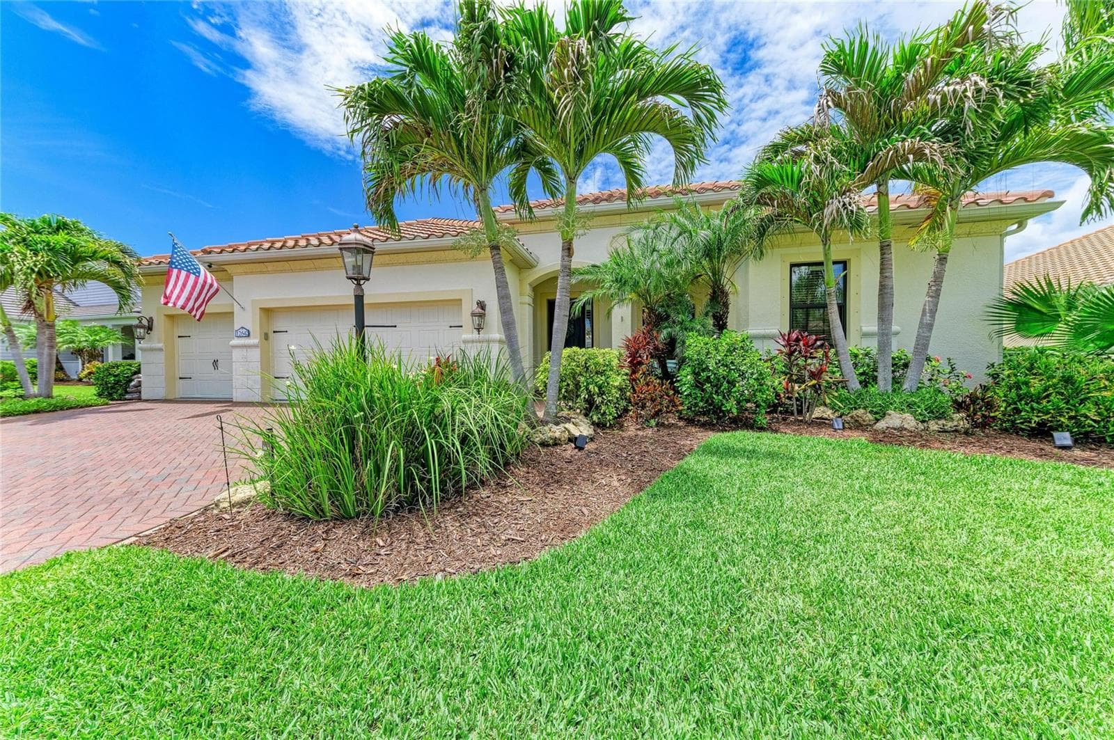 Front of home - 12642 HARNEY ST, VENICE
