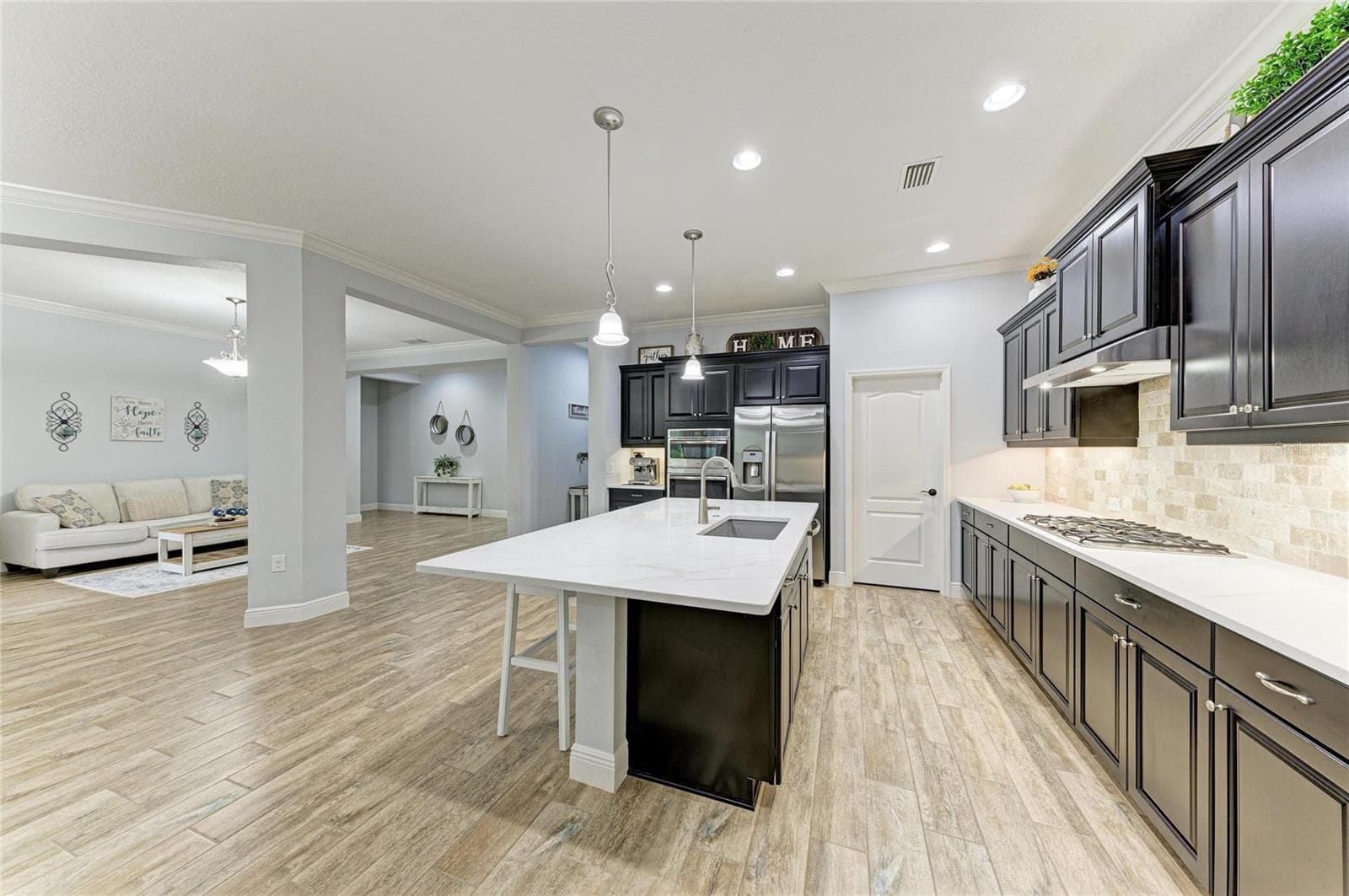 UPDATED KITCHEN - 12642 HARNEY ST, VENICE