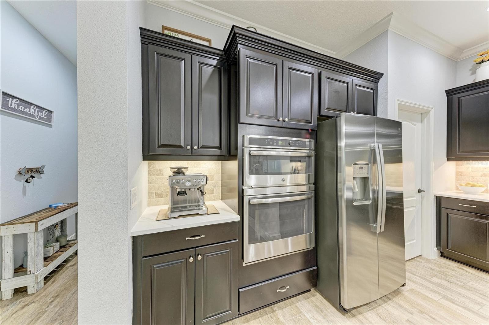 UPDATED KITCHEN - 12642 HARNEY ST, VENICE
