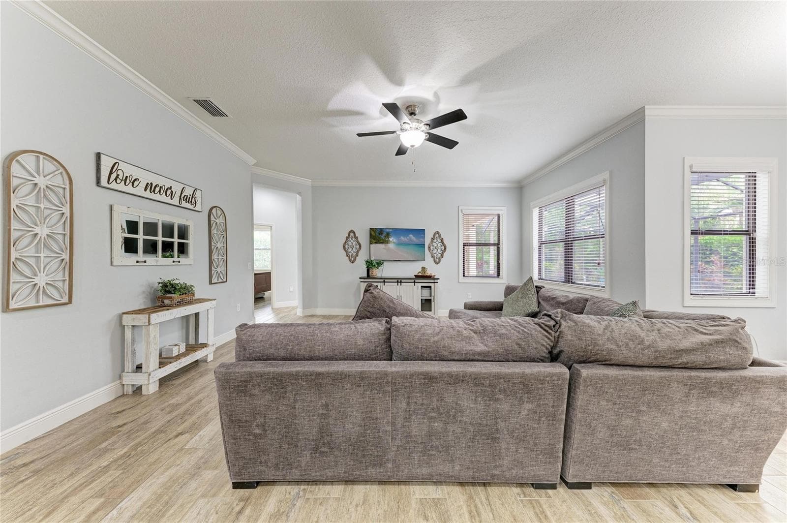 Living Room - 12642 HARNEY ST, VENICE