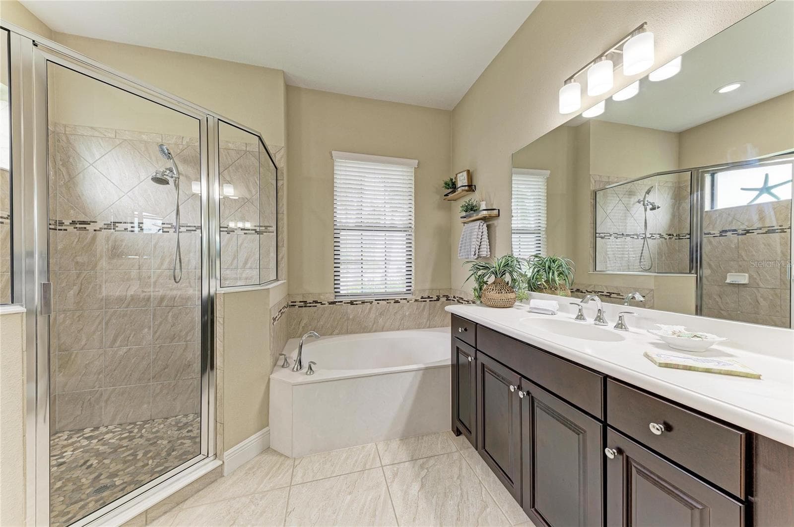 Master Bathroom - 12642 HARNEY ST, VENICE