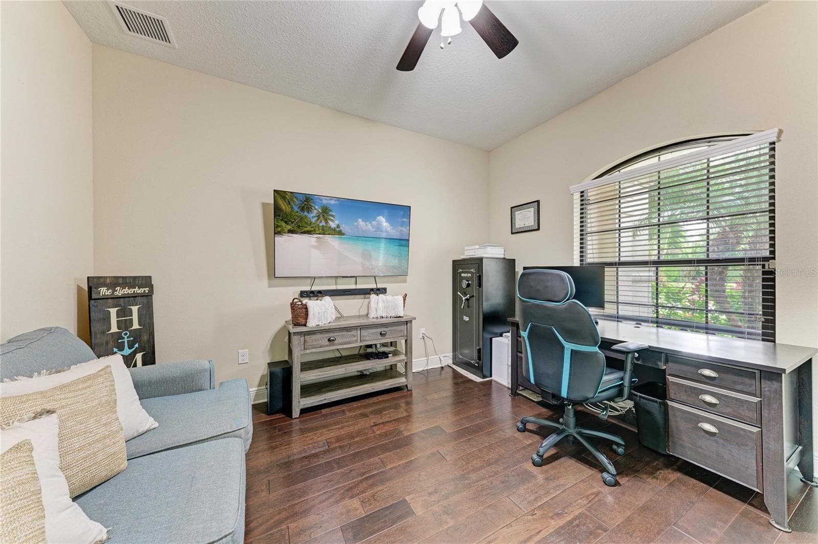 Office/Den - 12642 HARNEY ST, VENICE