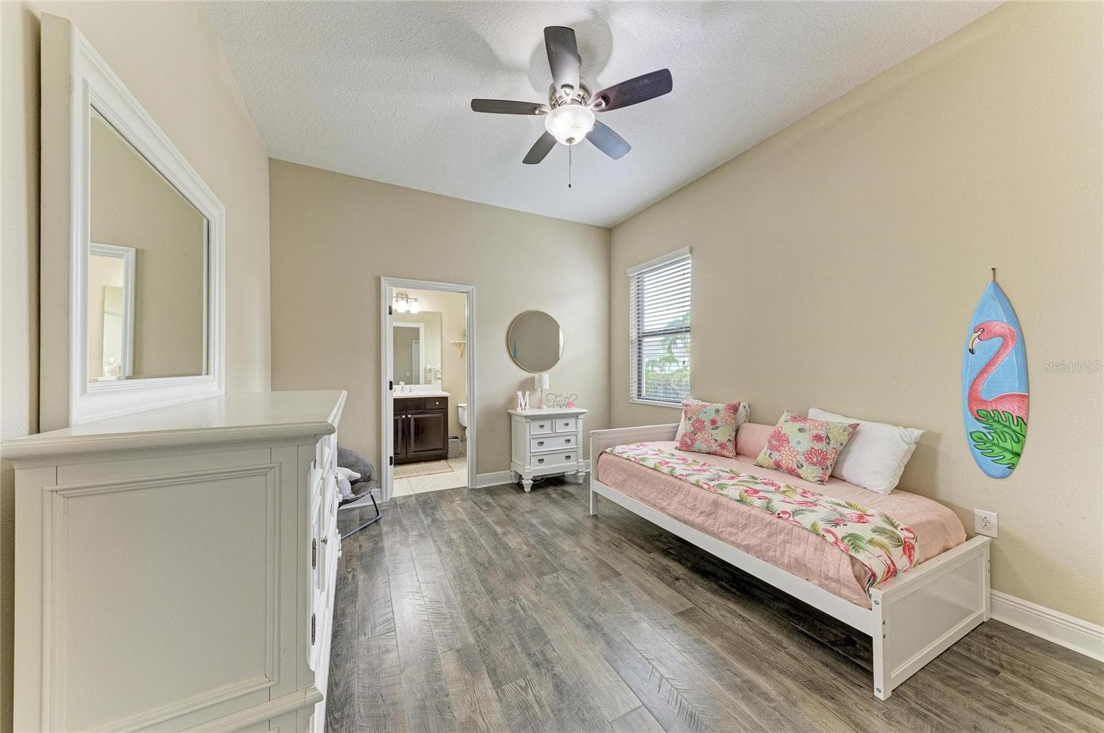 Guest Bedroom with En suite bathroom - 12642 HARNEY ST, VENICE