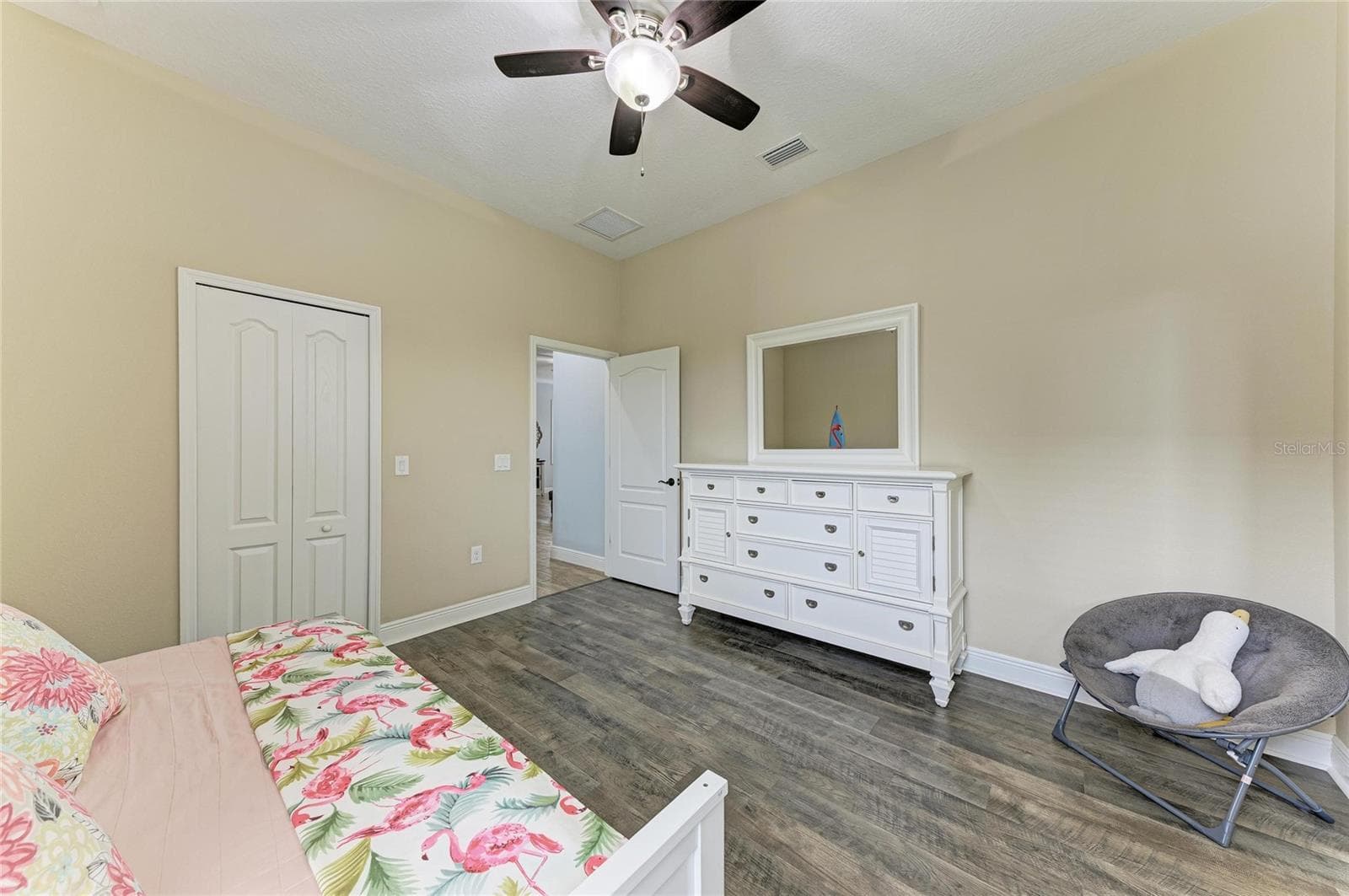 Guest Bedroom with En suite bathroom - 12642 HARNEY ST, VENICE