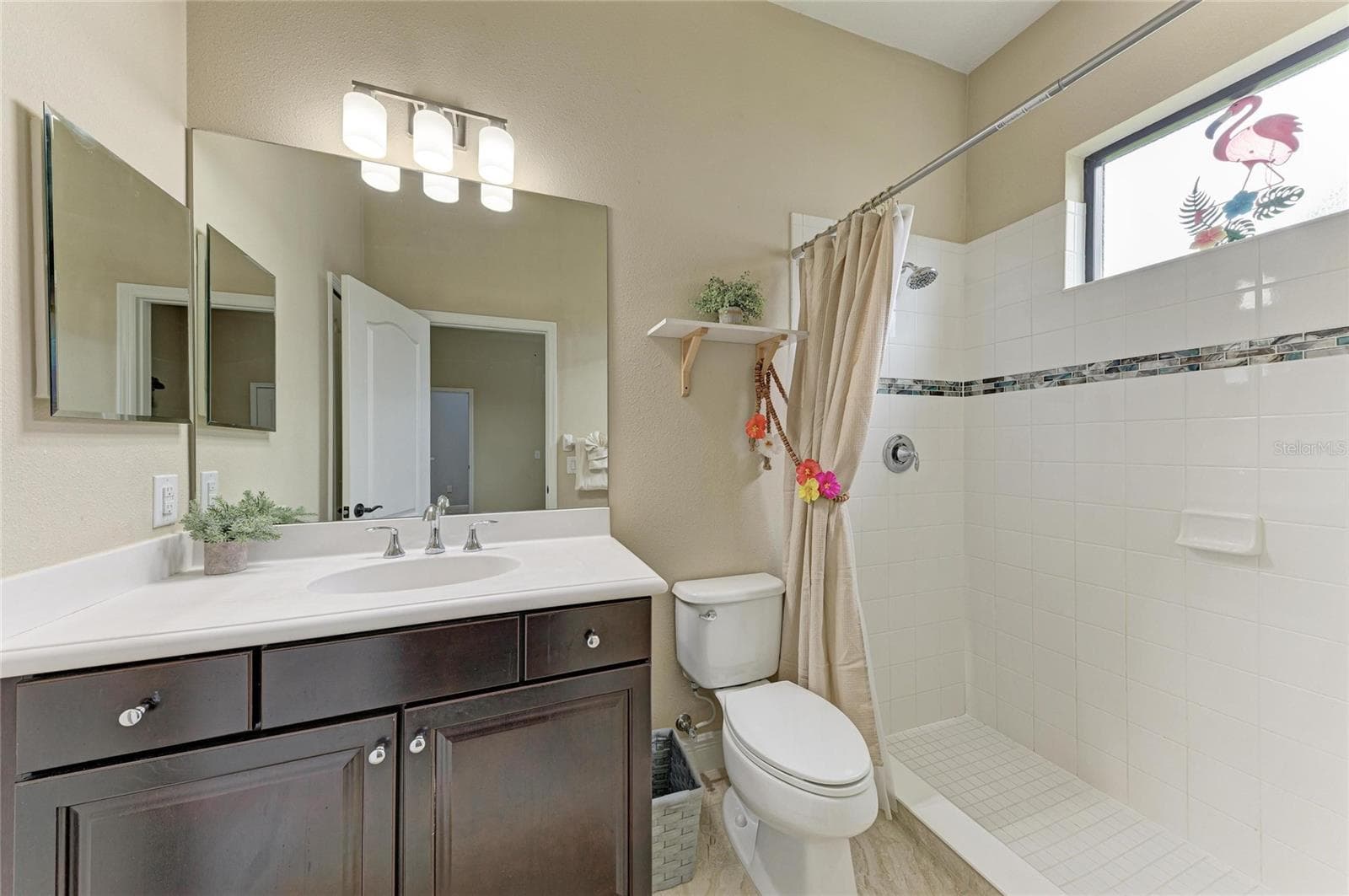 Guest Bedroom with En suite bathroom - 12642 HARNEY ST, VENICE