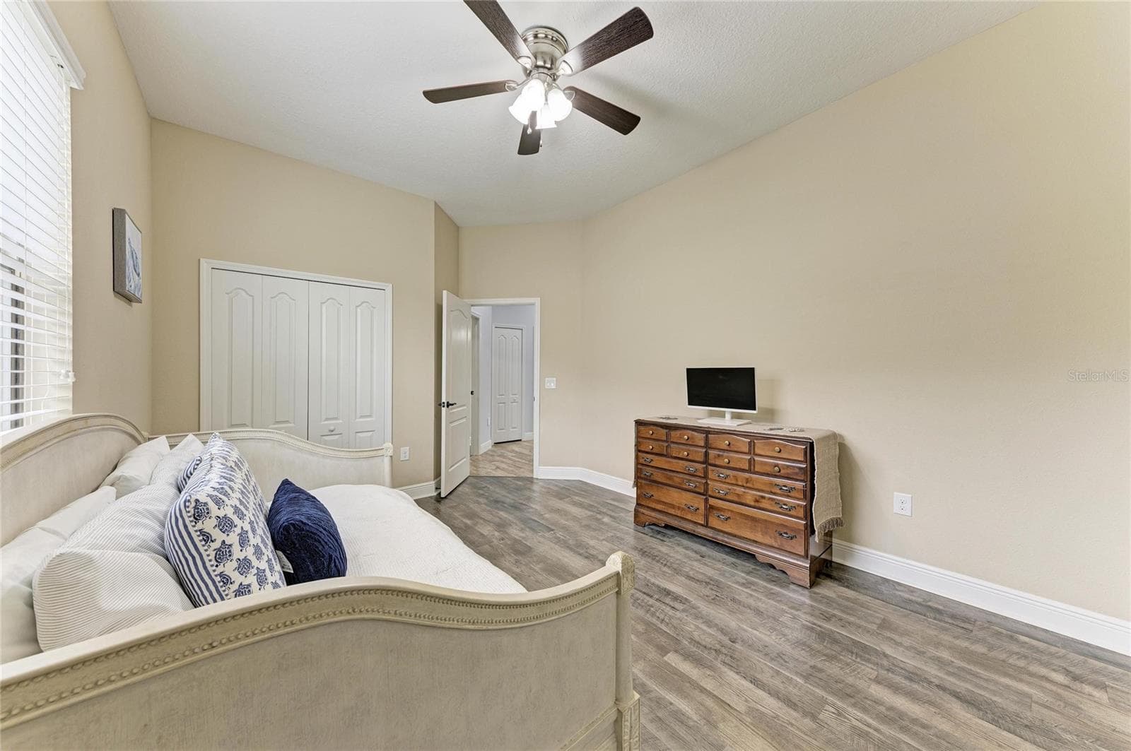 Guest bedroom with two closets - 12642 HARNEY ST, VENICE