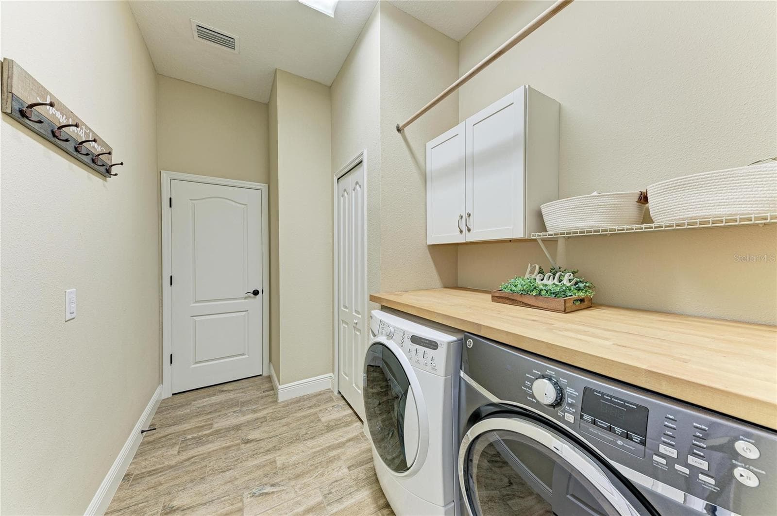 Single Family Residence at 12642 HARNEY ST, VENICE, photo 53 of 95