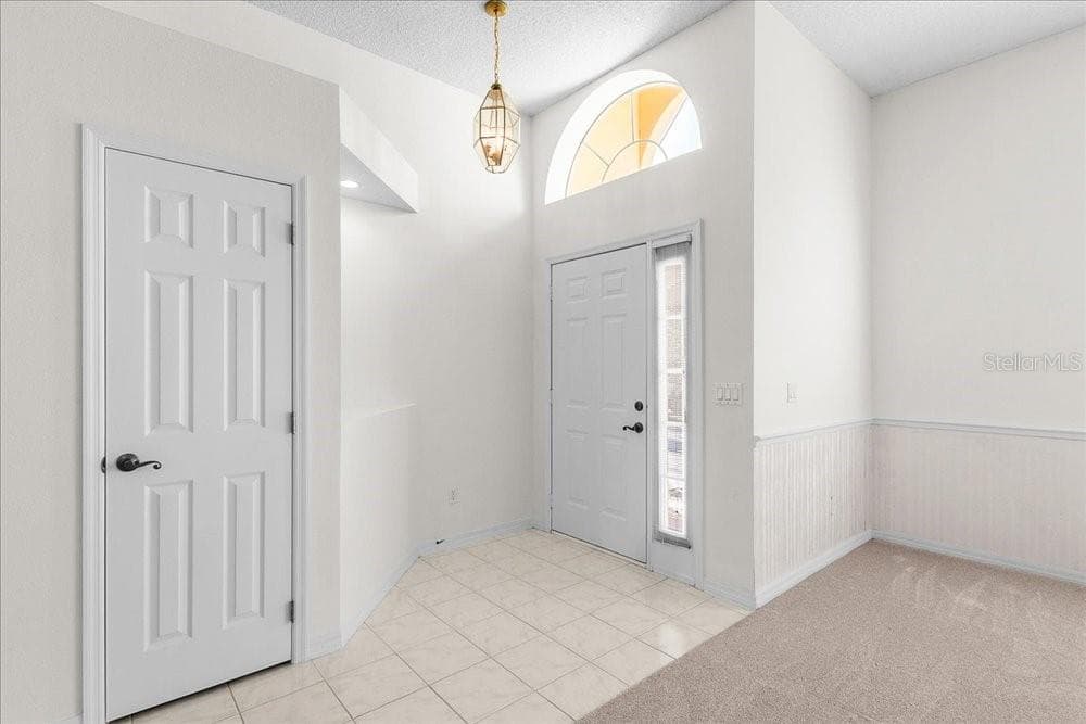 foyer. new inside paint. - 477 LAKEPARK TRL, OVIEDO