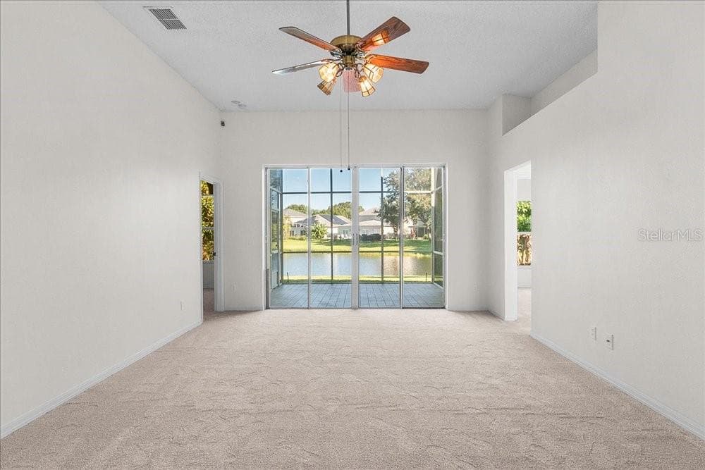 family room opens to back screened porch. - 477 LAKEPARK TRL, OVIEDO