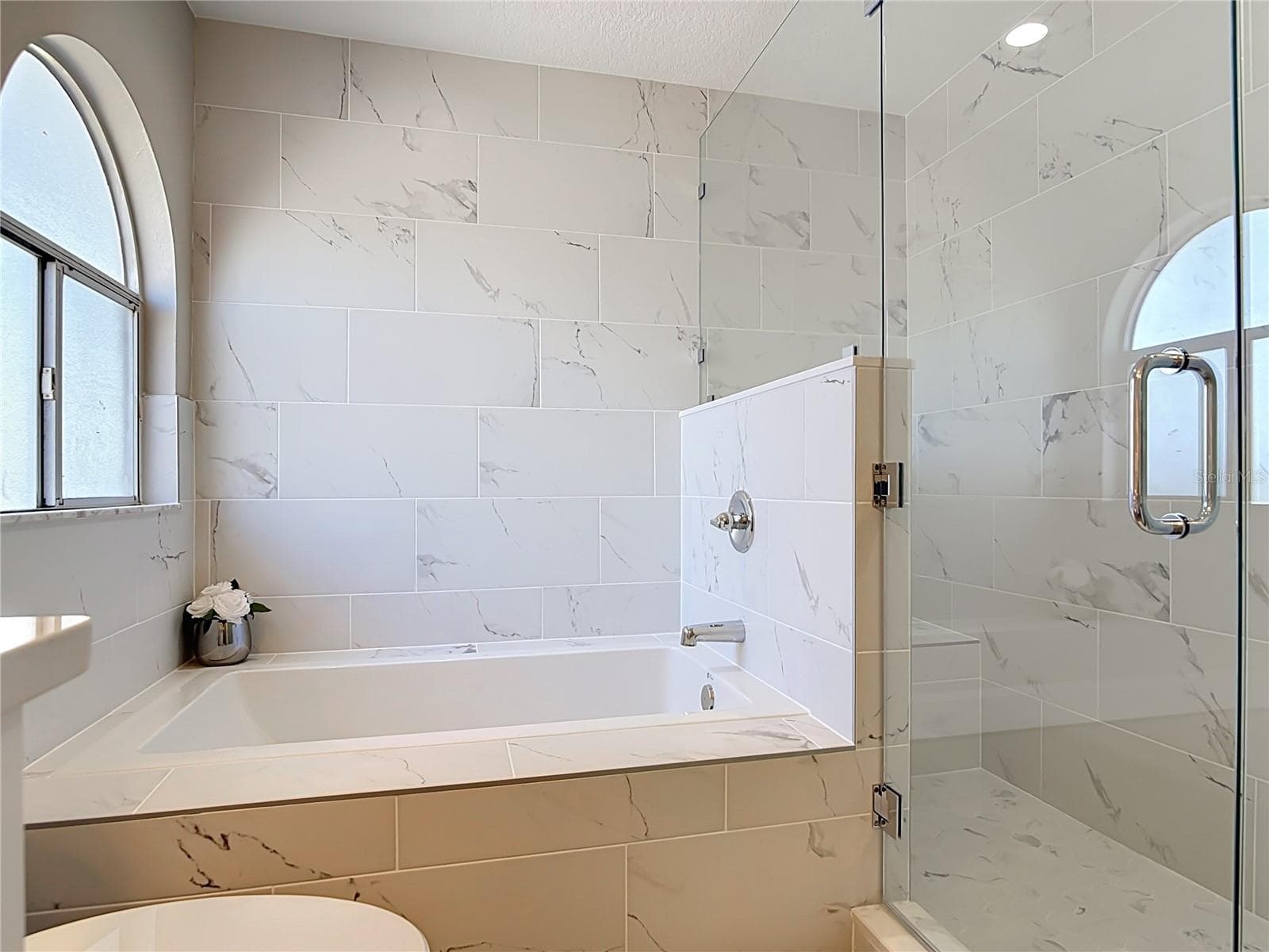 Primary bathroom with soaking tub and separate shower. - 3025 FOXBORO CIR, DELTONA