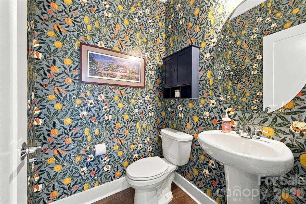 Powder Room - 12107 Brooklyn Avenue, Charlotte