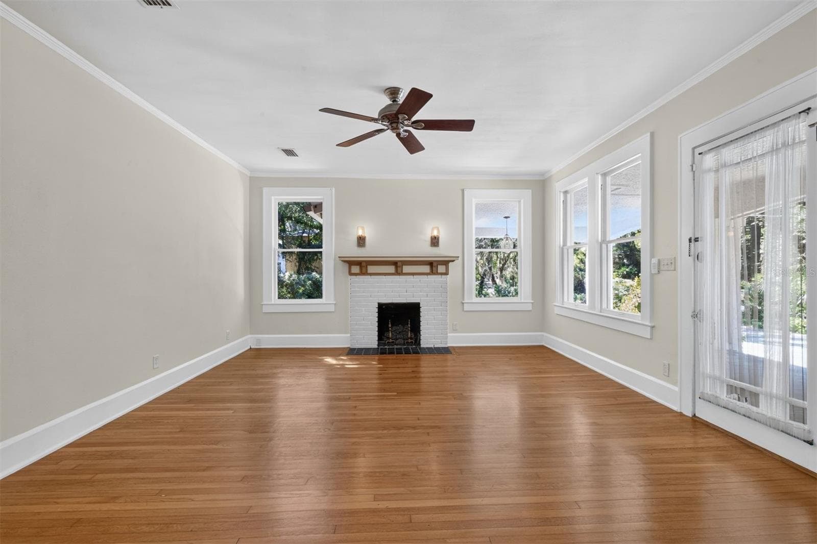 Single Family Residence at 421 NE BOULEVARD, GAINESVILLE, photo 7 of 42