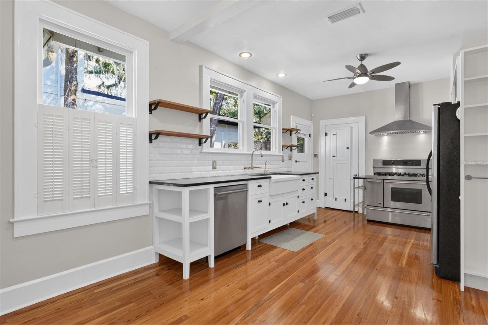 Single Family Residence at 421 NE BOULEVARD, GAINESVILLE, photo 11 of 42