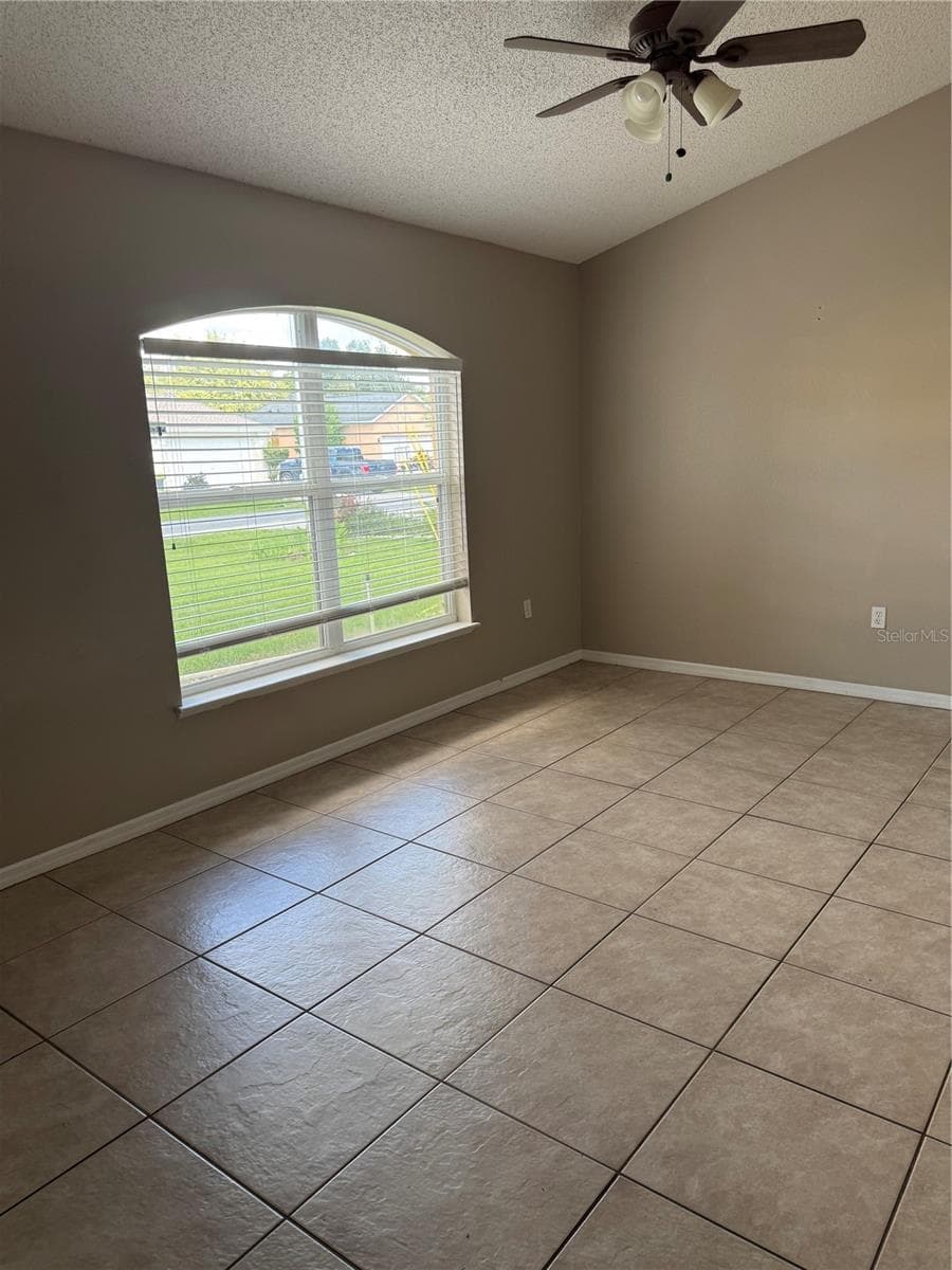 Single Family Residence at 317 CHELMSFORD CT, KISSIMMEE, photo 5 of 24