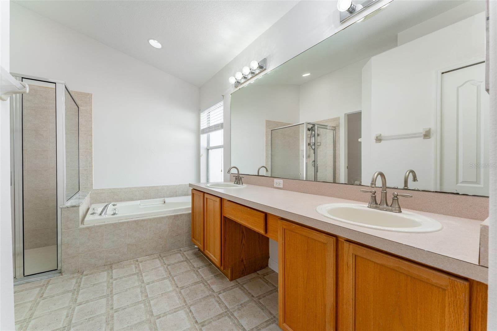 En suite bathroom in primary - 1127 ROLLING STONE RUN, ODESSA