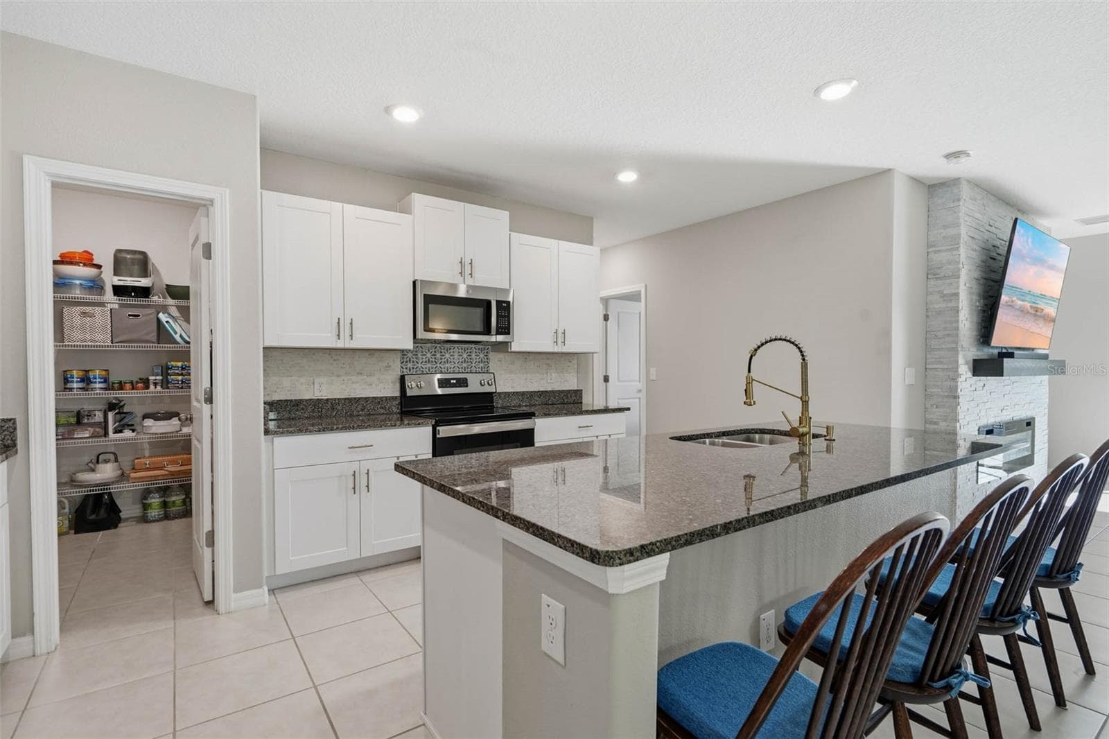 Single Family Residence at 31455 BARREL WAVE WAY, WESLEY CHAPEL, photo 9 of 72