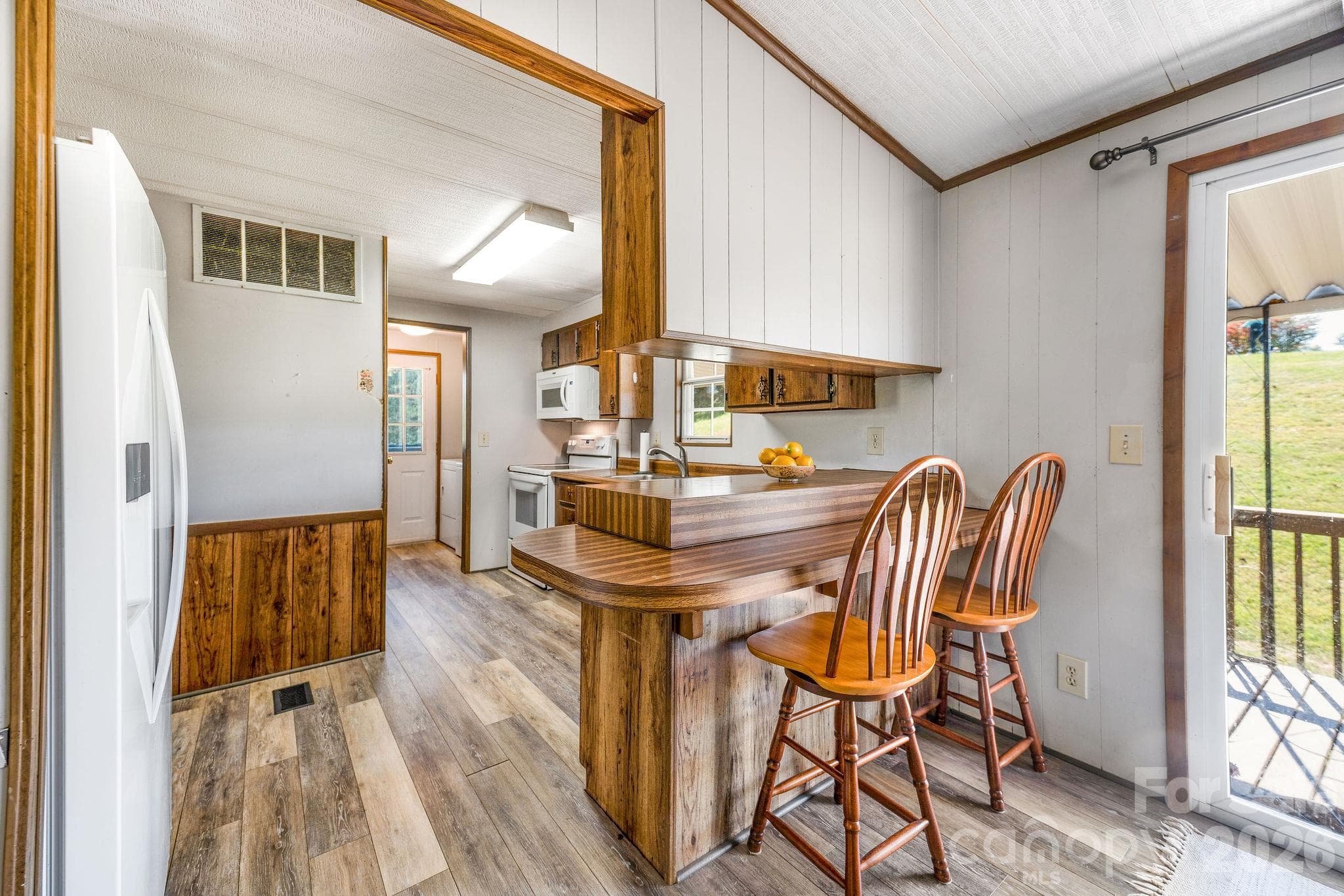 Cozy 2 or 3-stool perch - 67 Allman Hill Road, Weaverville