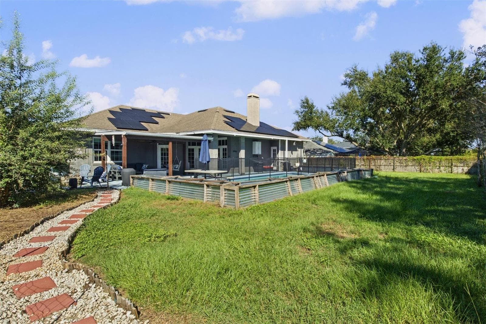 Back Yard View - 2809 CHATSWORTH LN, LAKELAND