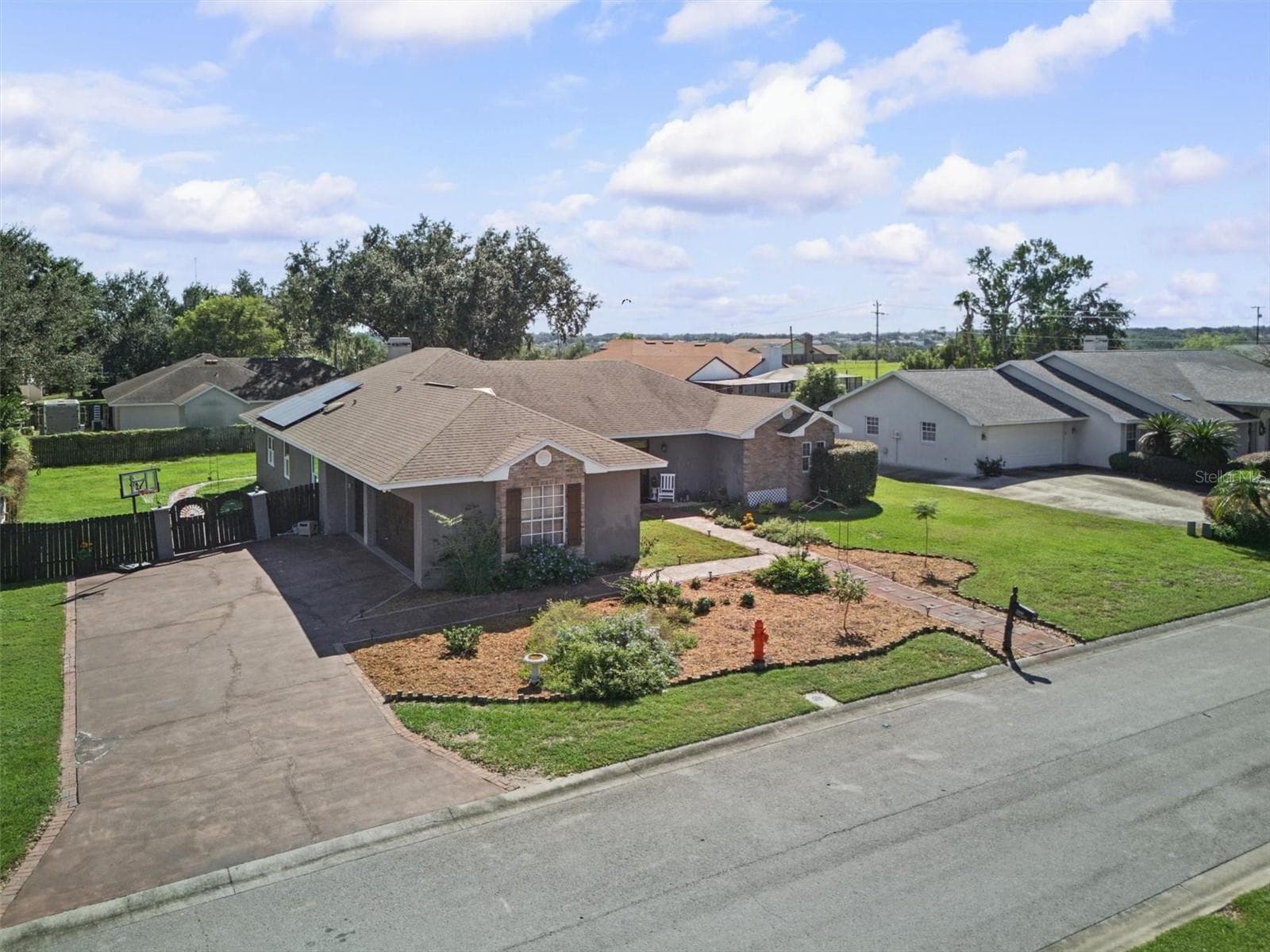 Left Side of Home - 2809 CHATSWORTH LN, LAKELAND