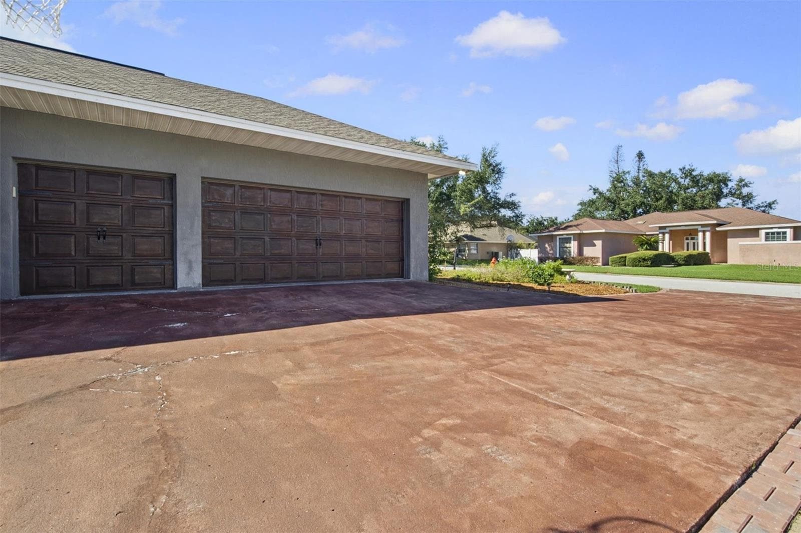 Garage View - 2809 CHATSWORTH LN, LAKELAND