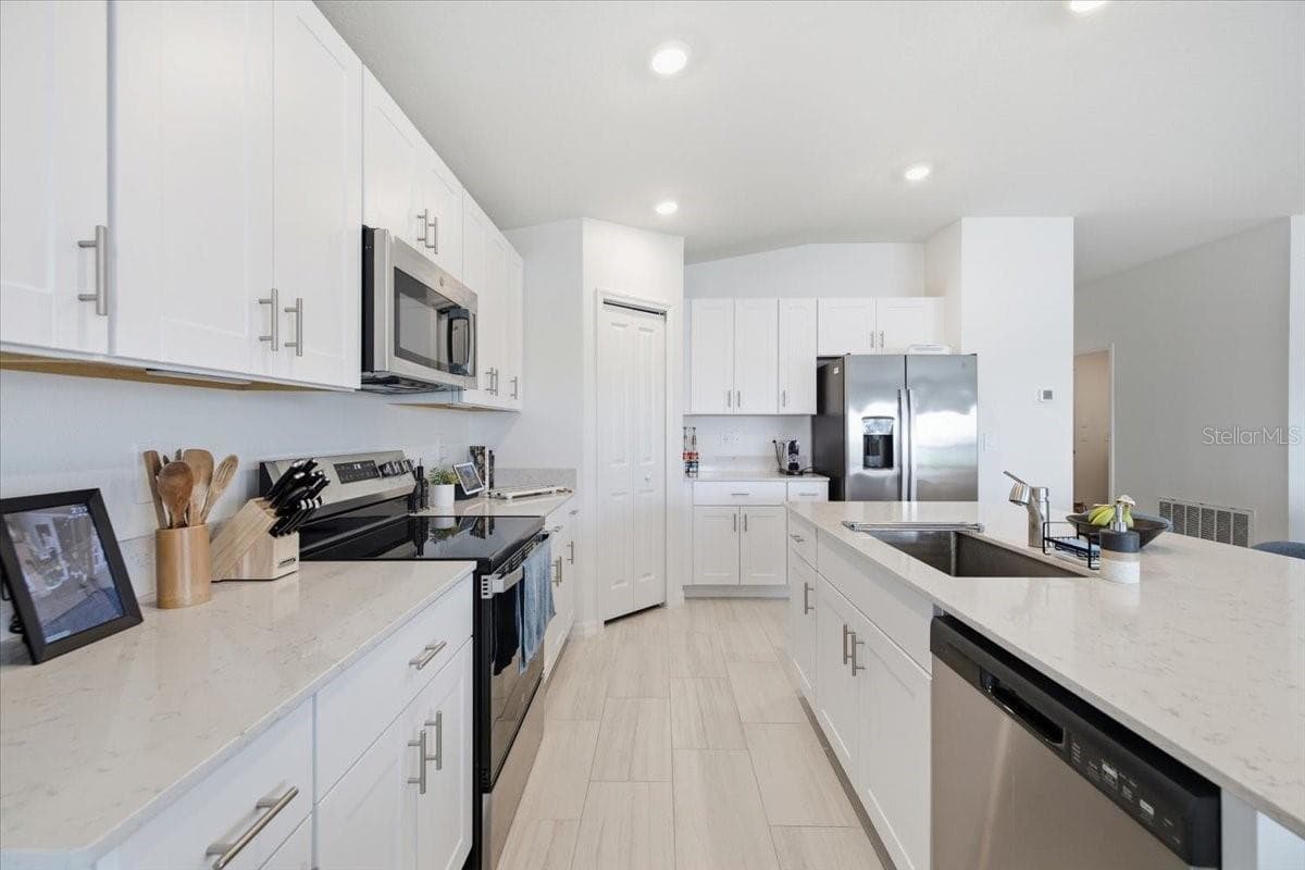 Single Family Residence at 8823 SUNSET PARK TRL, PARRISH, photo 9 of 44