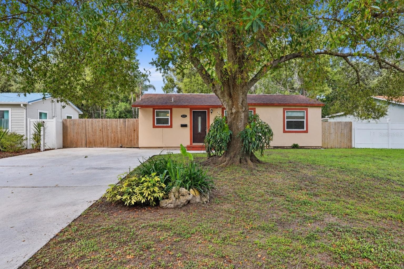 Single Family Residence at 5124 19TH ST N, ST PETERSBURG, photo 2 of 25