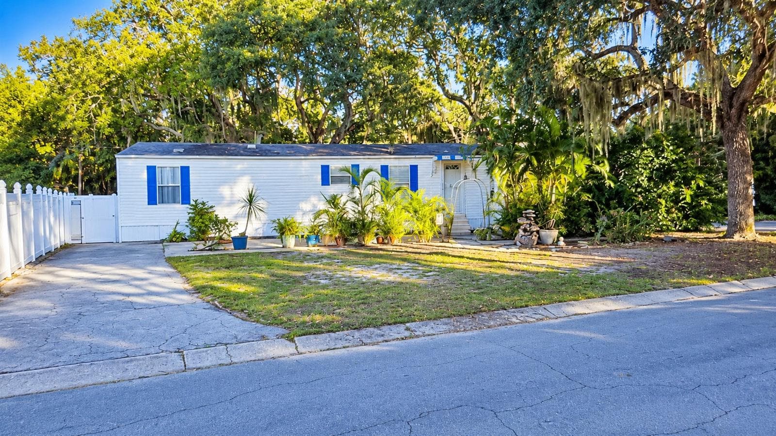 1301 LIVE OAK PKWY