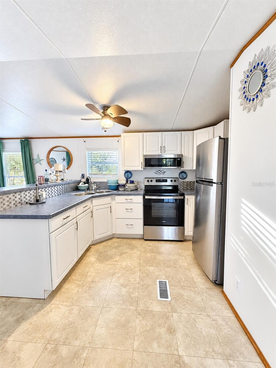 Kitchen - 1301 LIVE OAK PKWY, TARPON SPRINGS