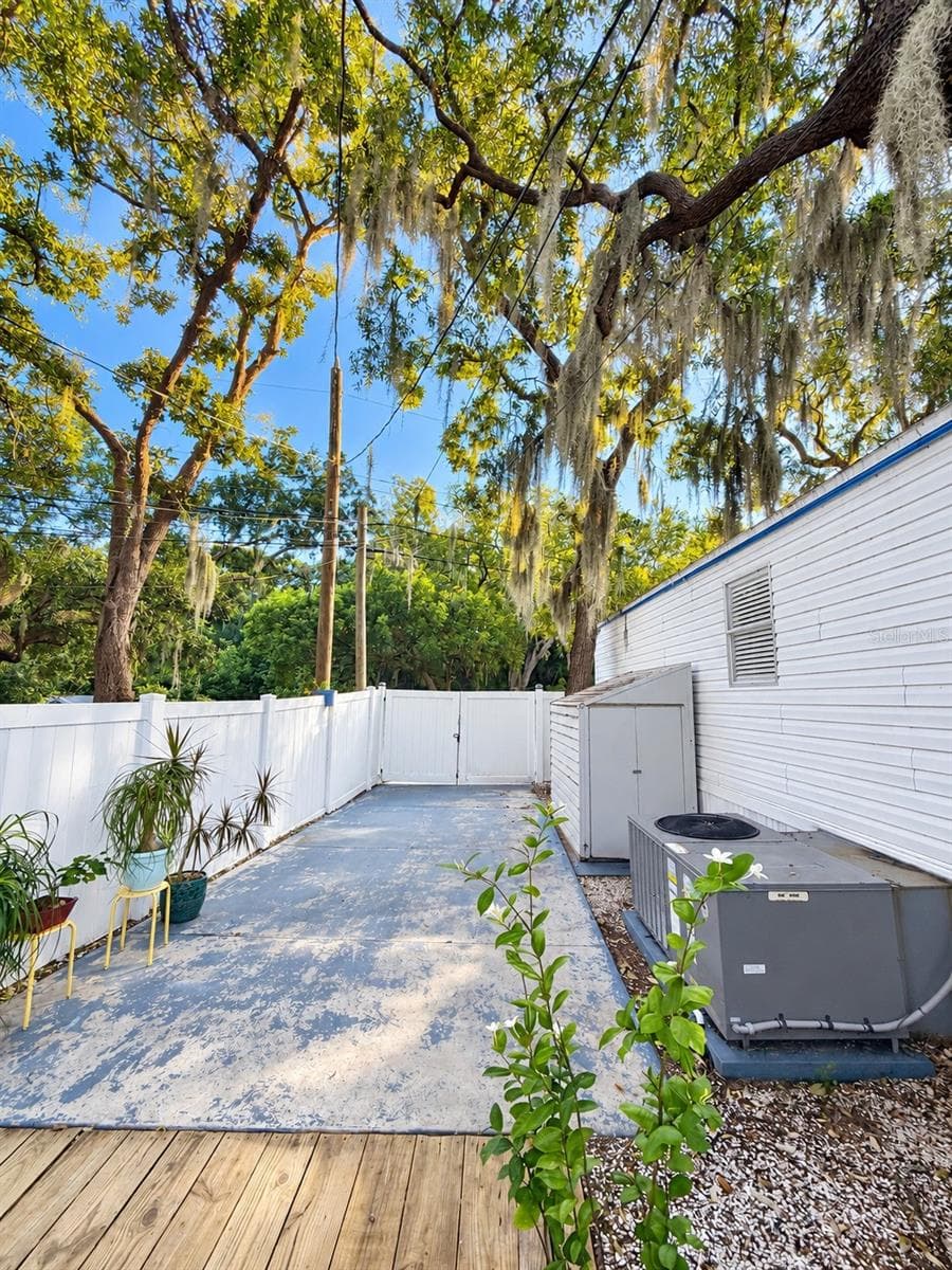 Manufactured Home at 1301 LIVE OAK PKWY, TARPON SPRINGS, photo 17 of 20