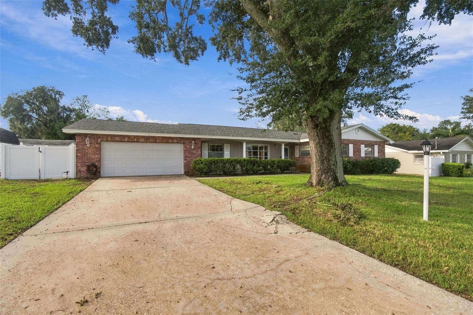 Single Family Residence at 105 ASHBROOK DR, BRANDON, photo 3 of 93