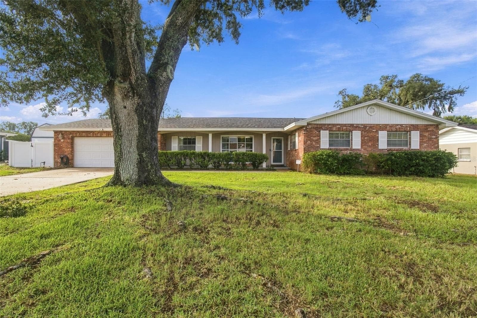 Single Family Residence at 105 ASHBROOK DR, BRANDON, photo 5 of 93