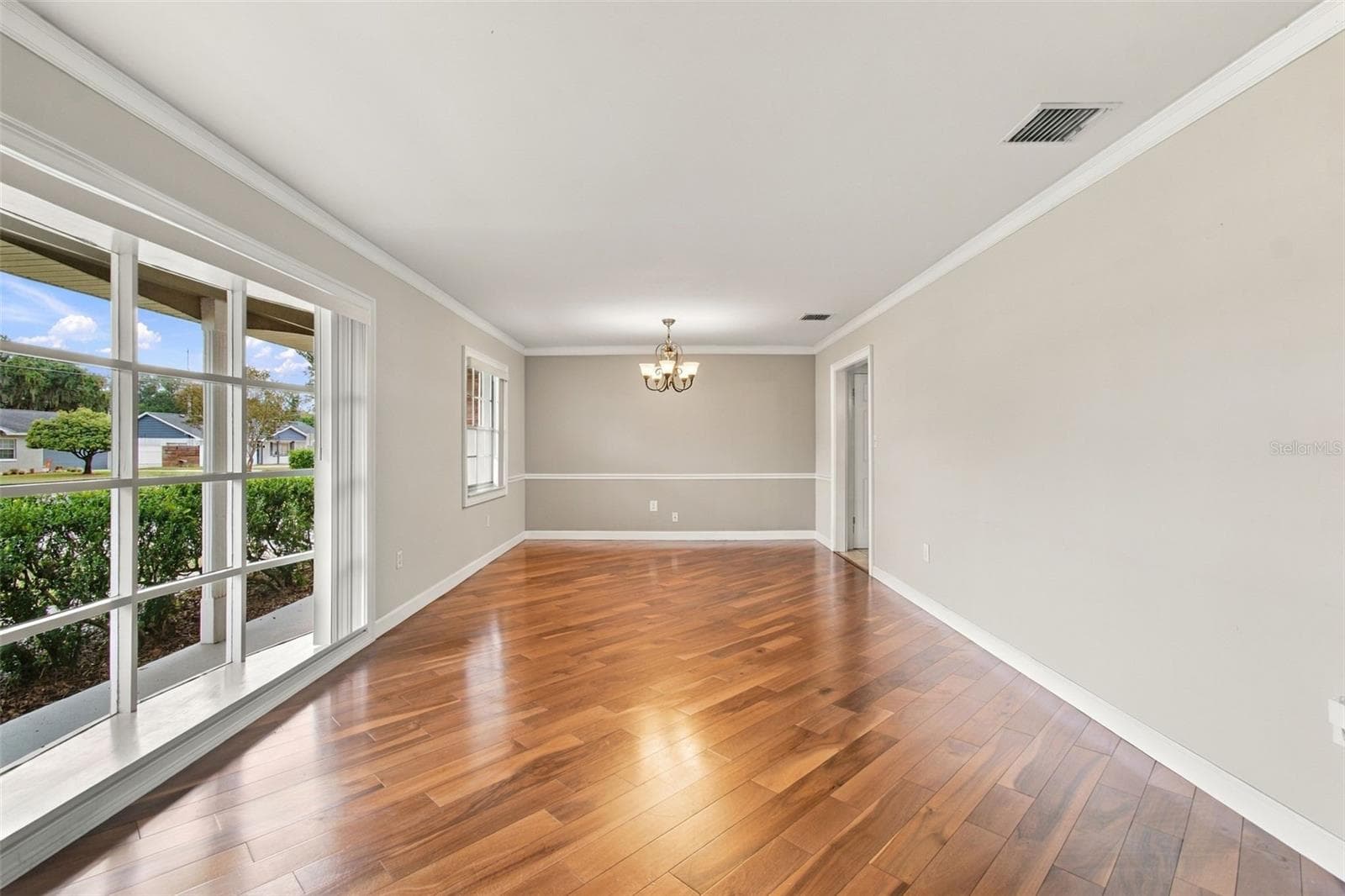 Single Family Residence at 105 ASHBROOK DR, BRANDON, photo 14 of 93